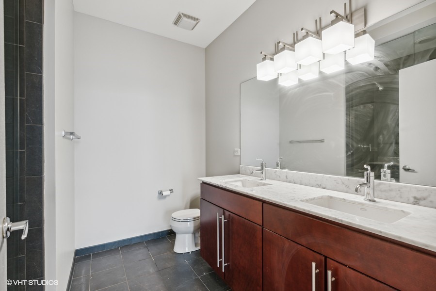 700 N LARRABEE Street Unit: 1711