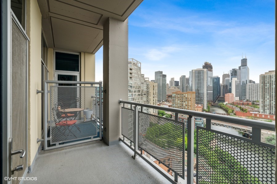 700 N LARRABEE Street Unit: 1711