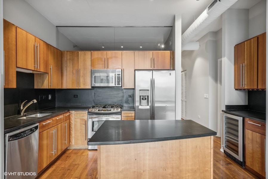 700 N LARRABEE Street Unit: 1711