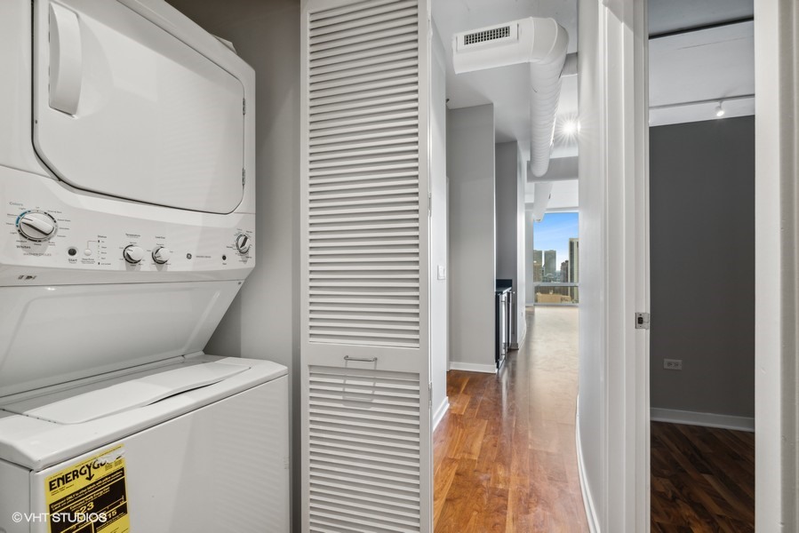 700 N LARRABEE Street Unit: 1711