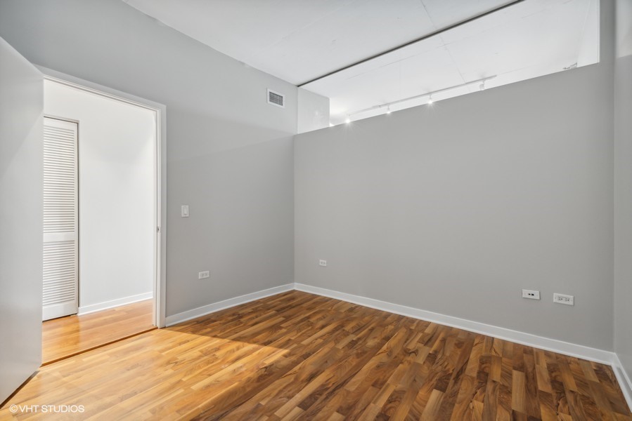700 N LARRABEE Street Unit: 1711