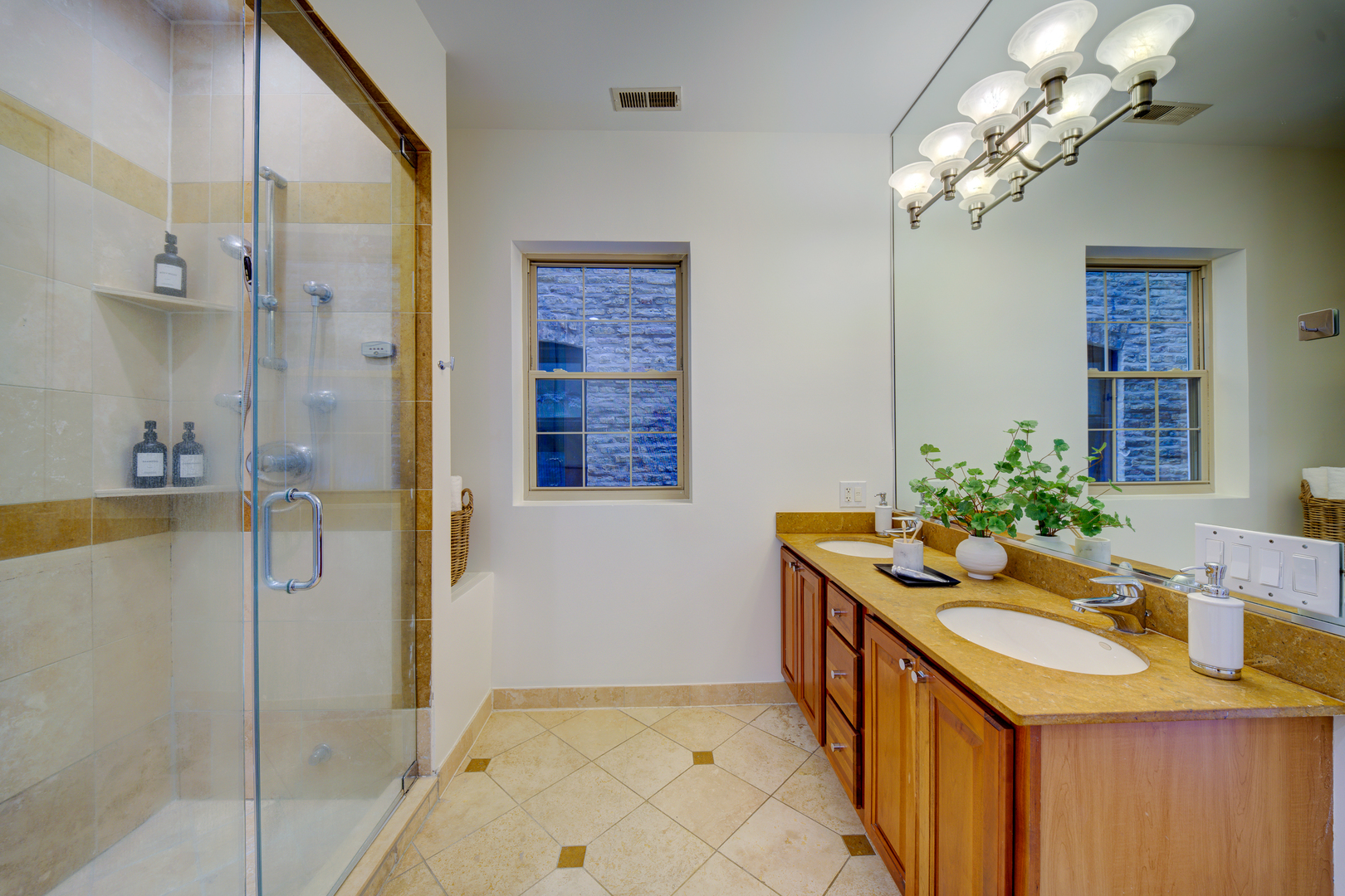1347 N Ashland Avenue Unit: 1N