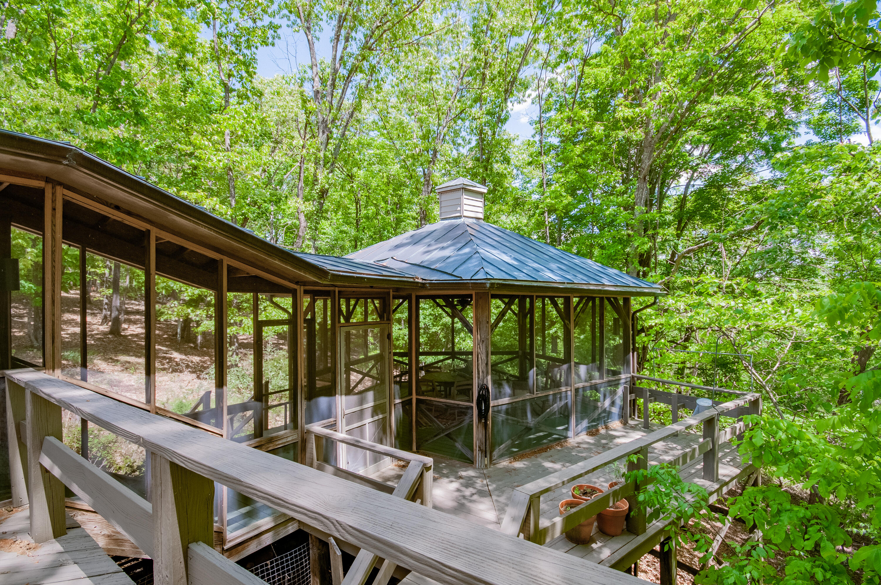 68 Little House Ln