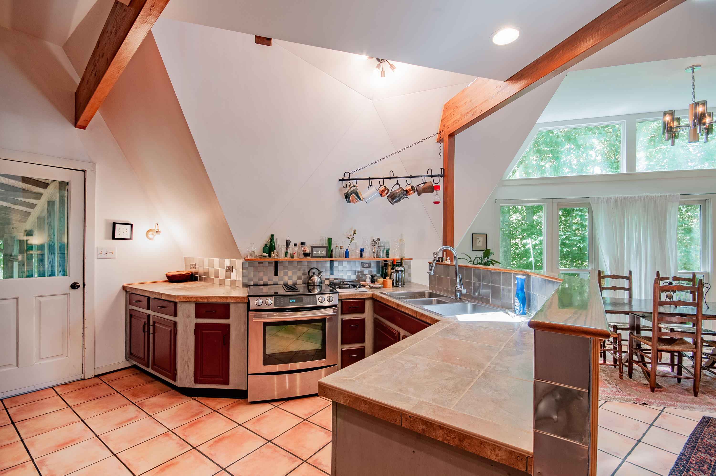 68 Little House Ln