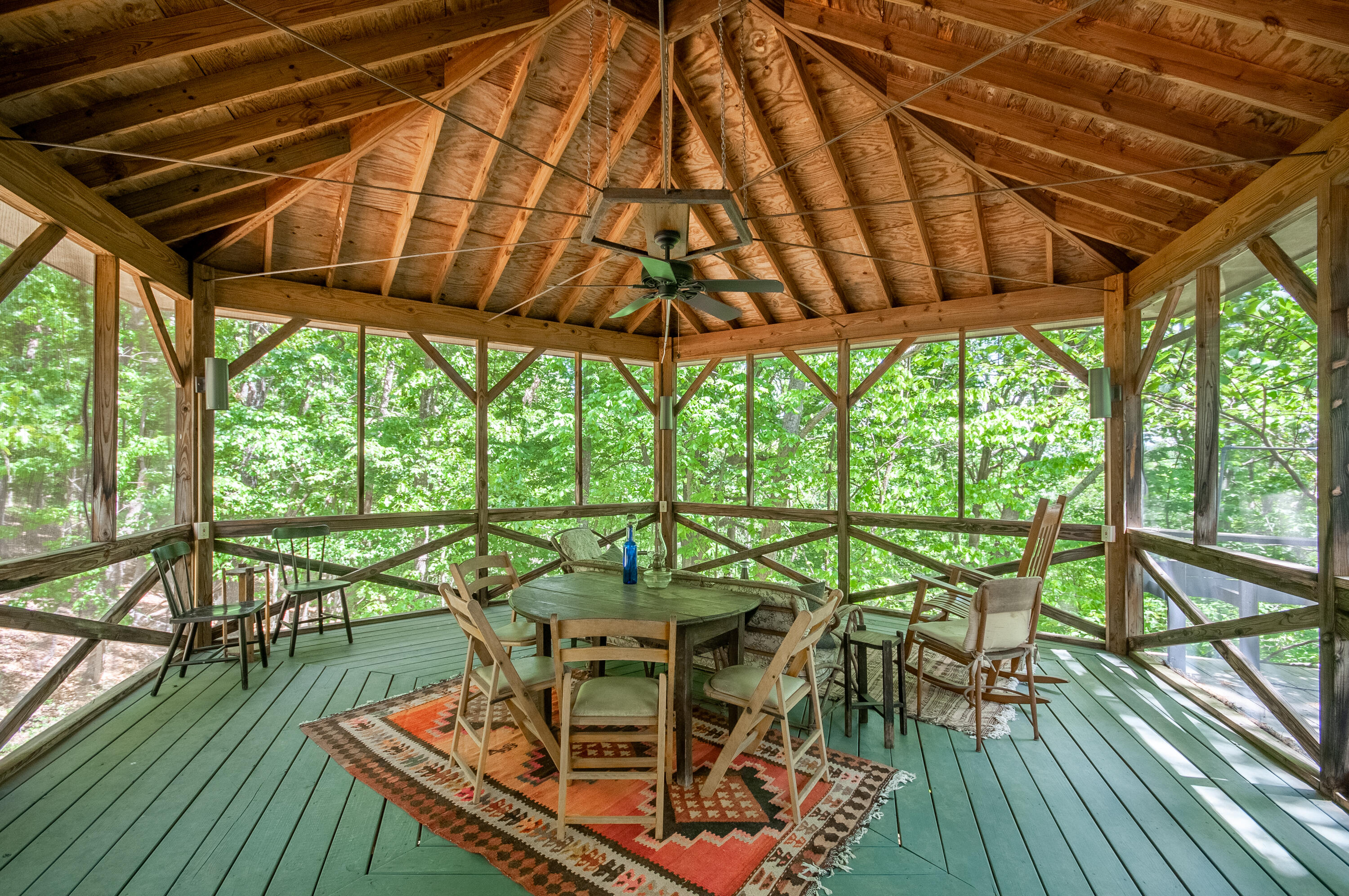 68 Little House Ln