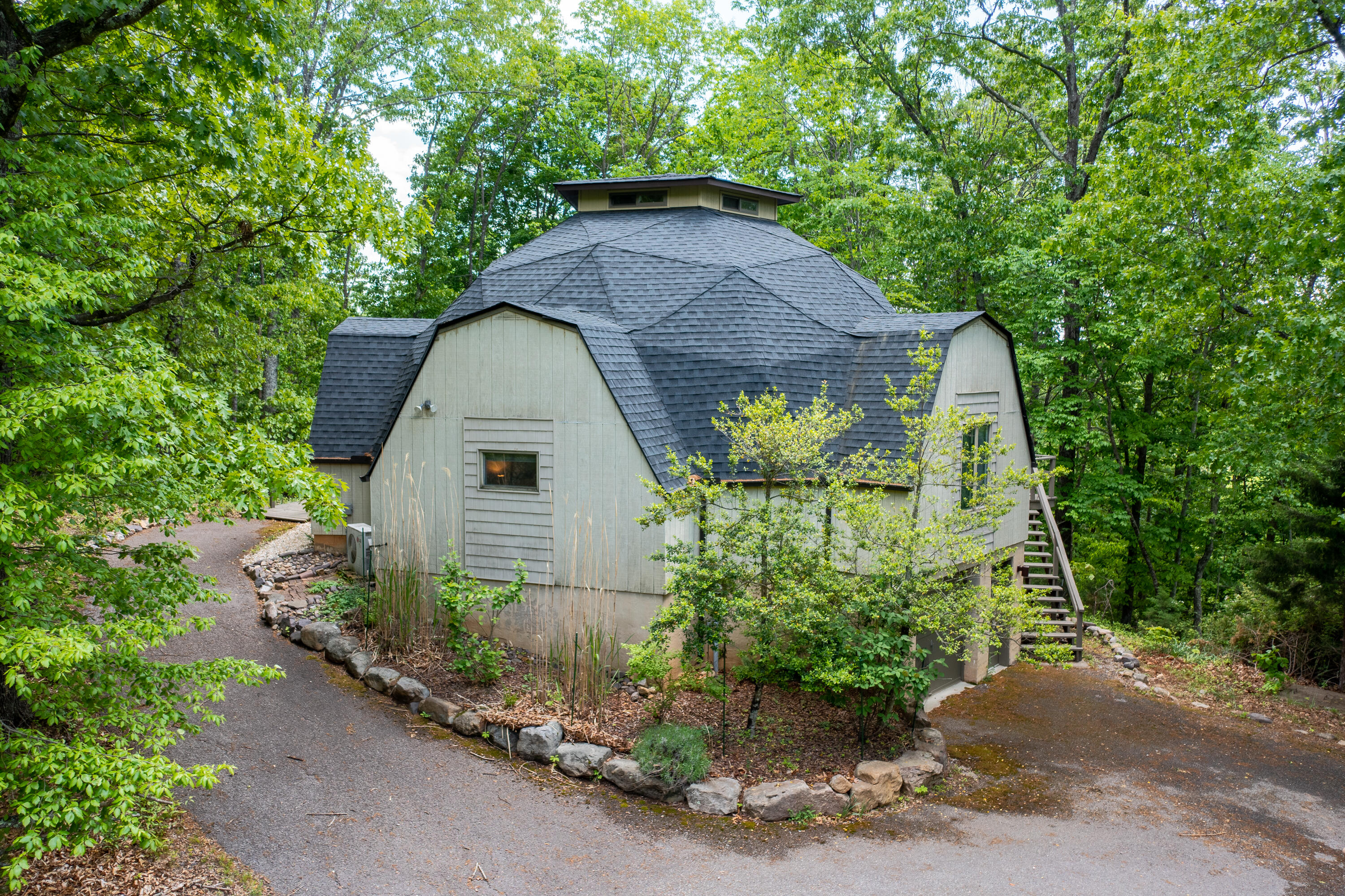 68 Little House Ln