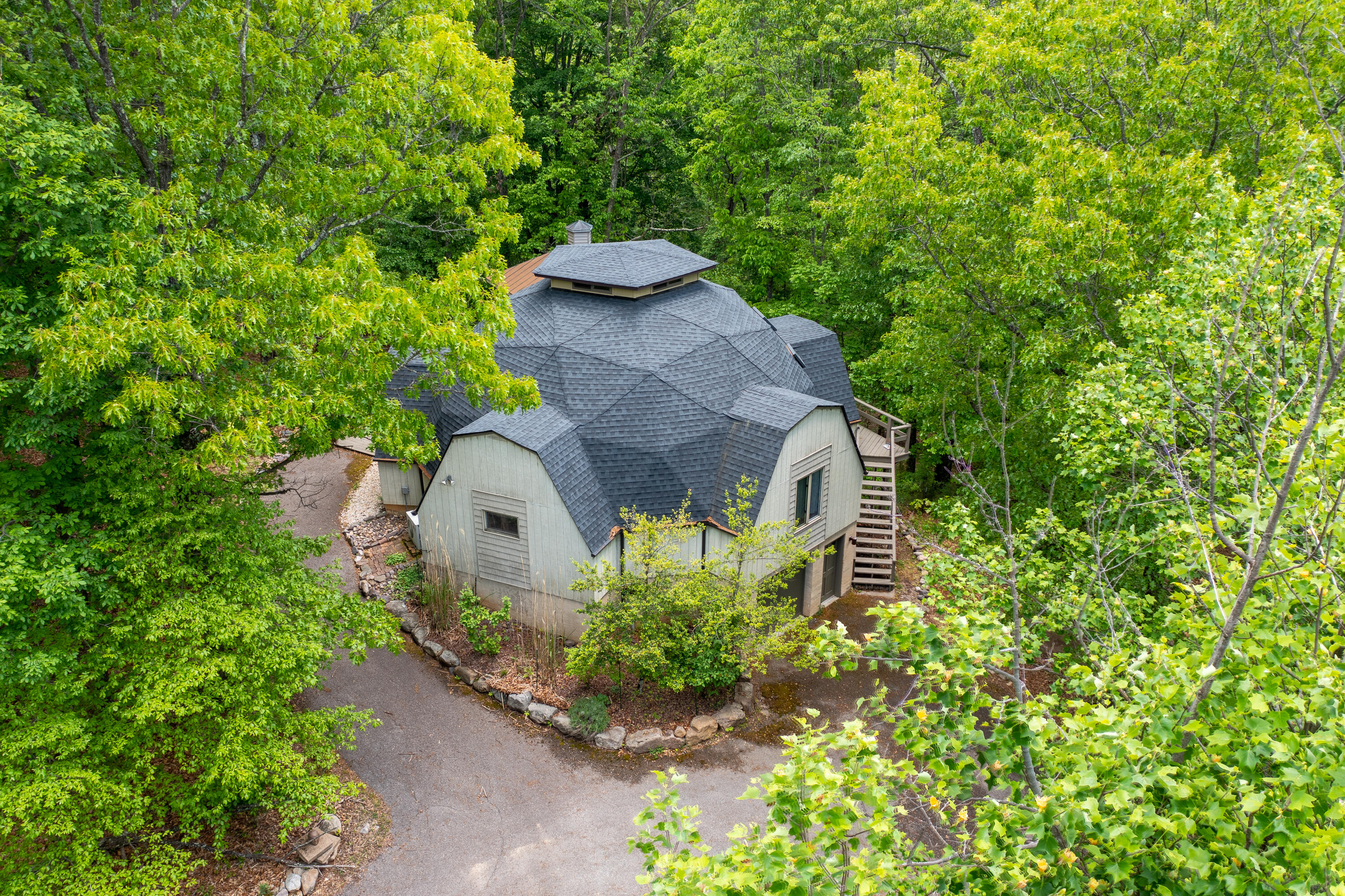 68 Little House Ln
