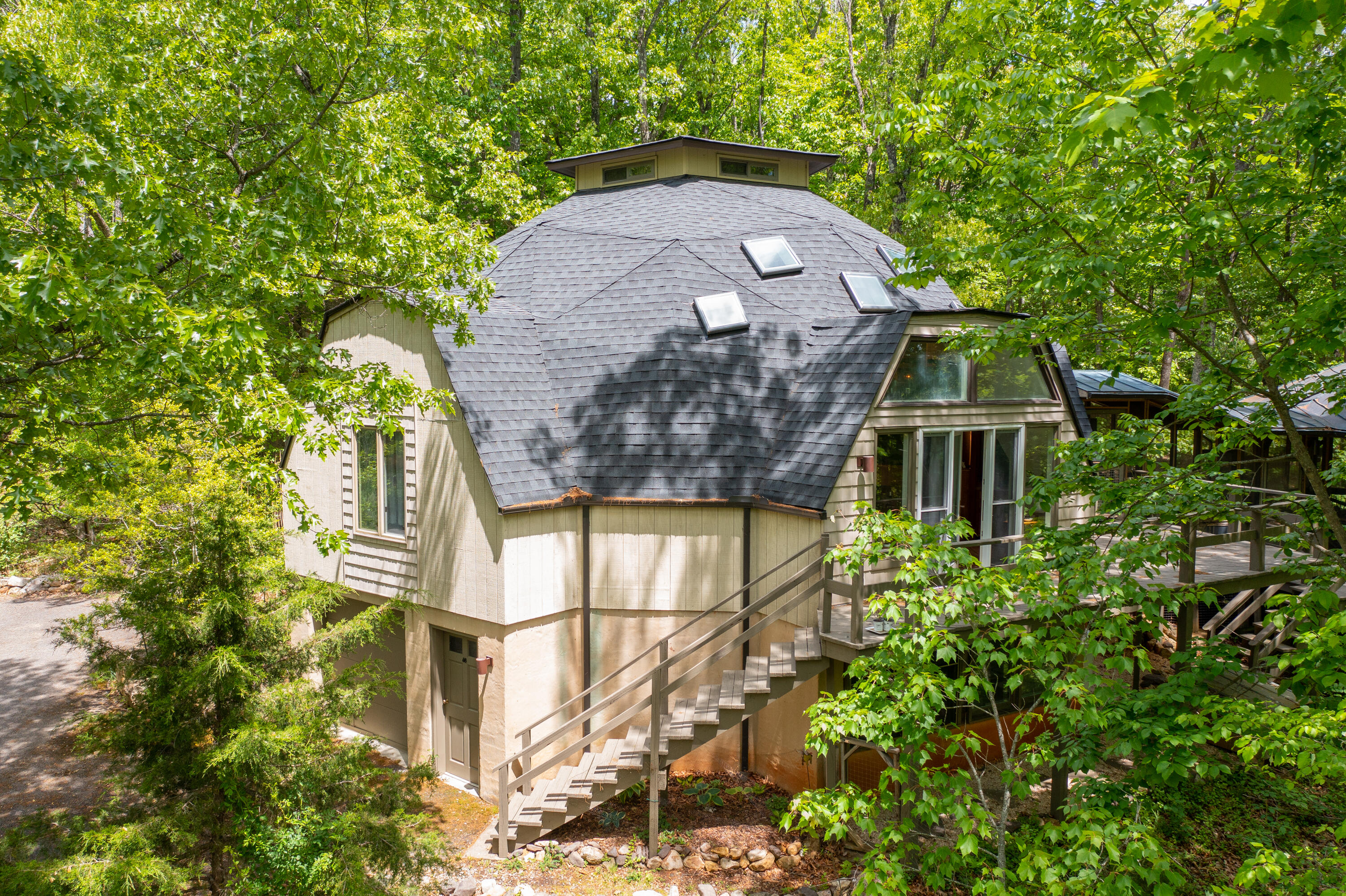 68 Little House Ln