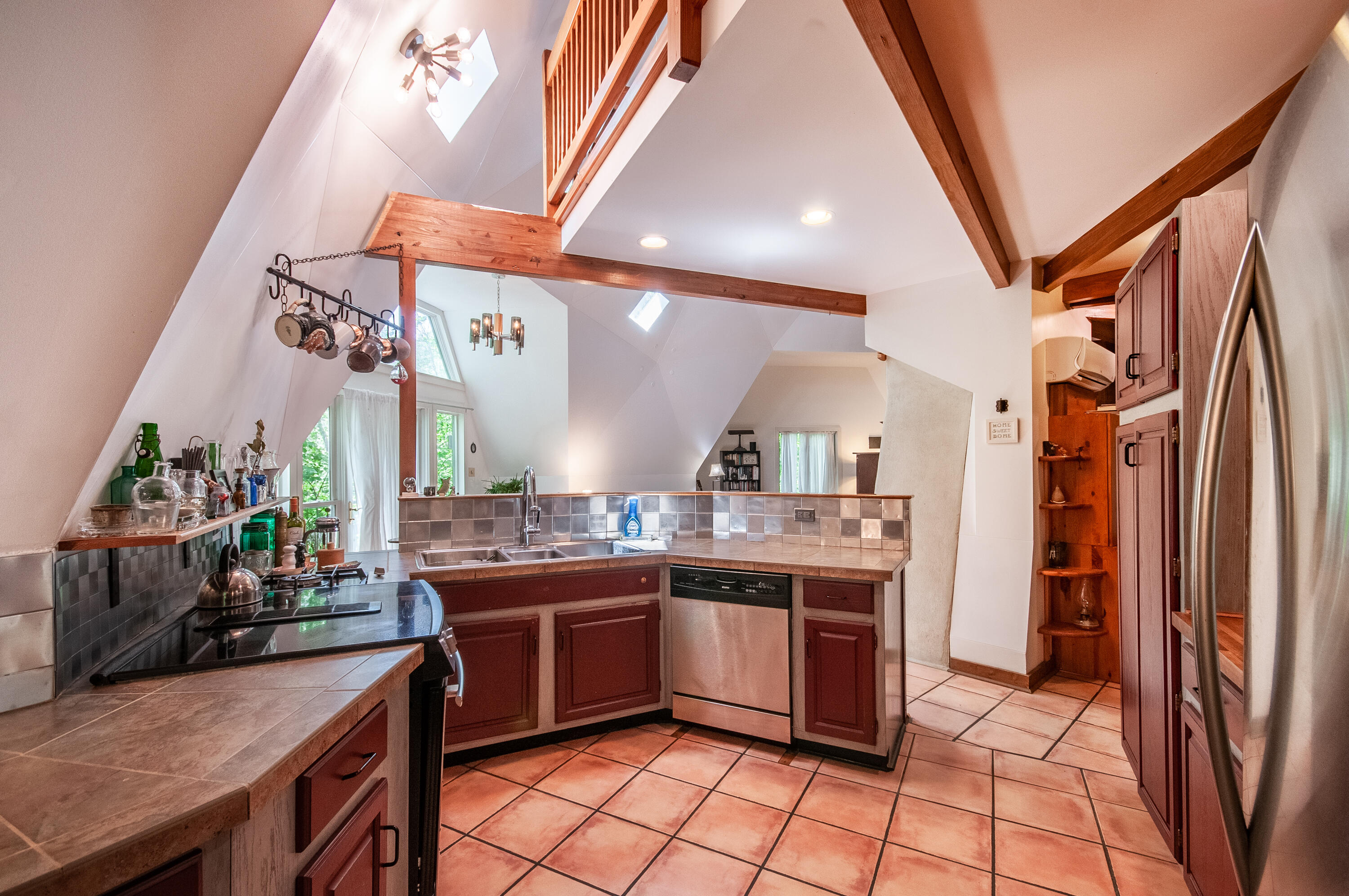 68 Little House Ln
