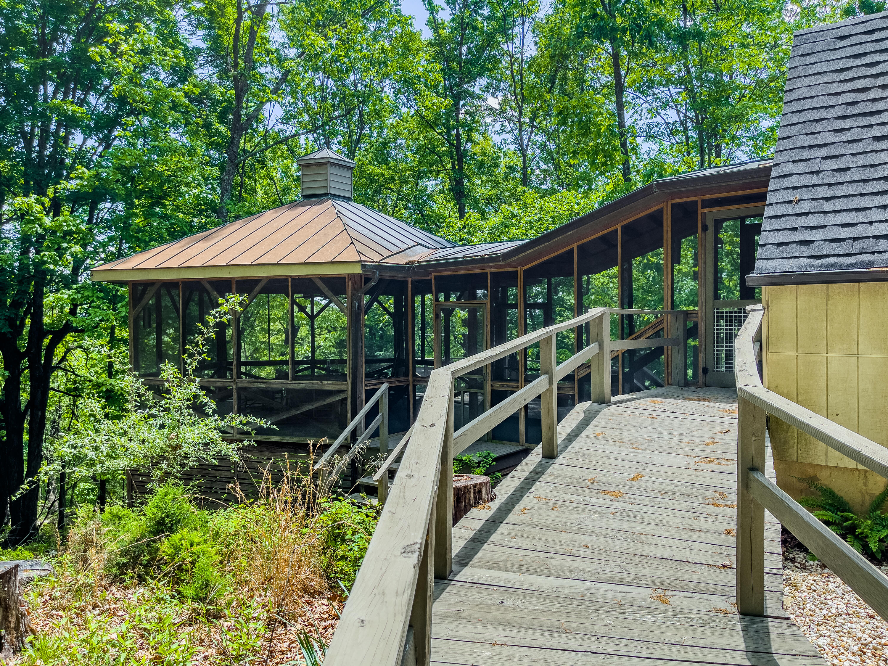 68 Little House Ln
