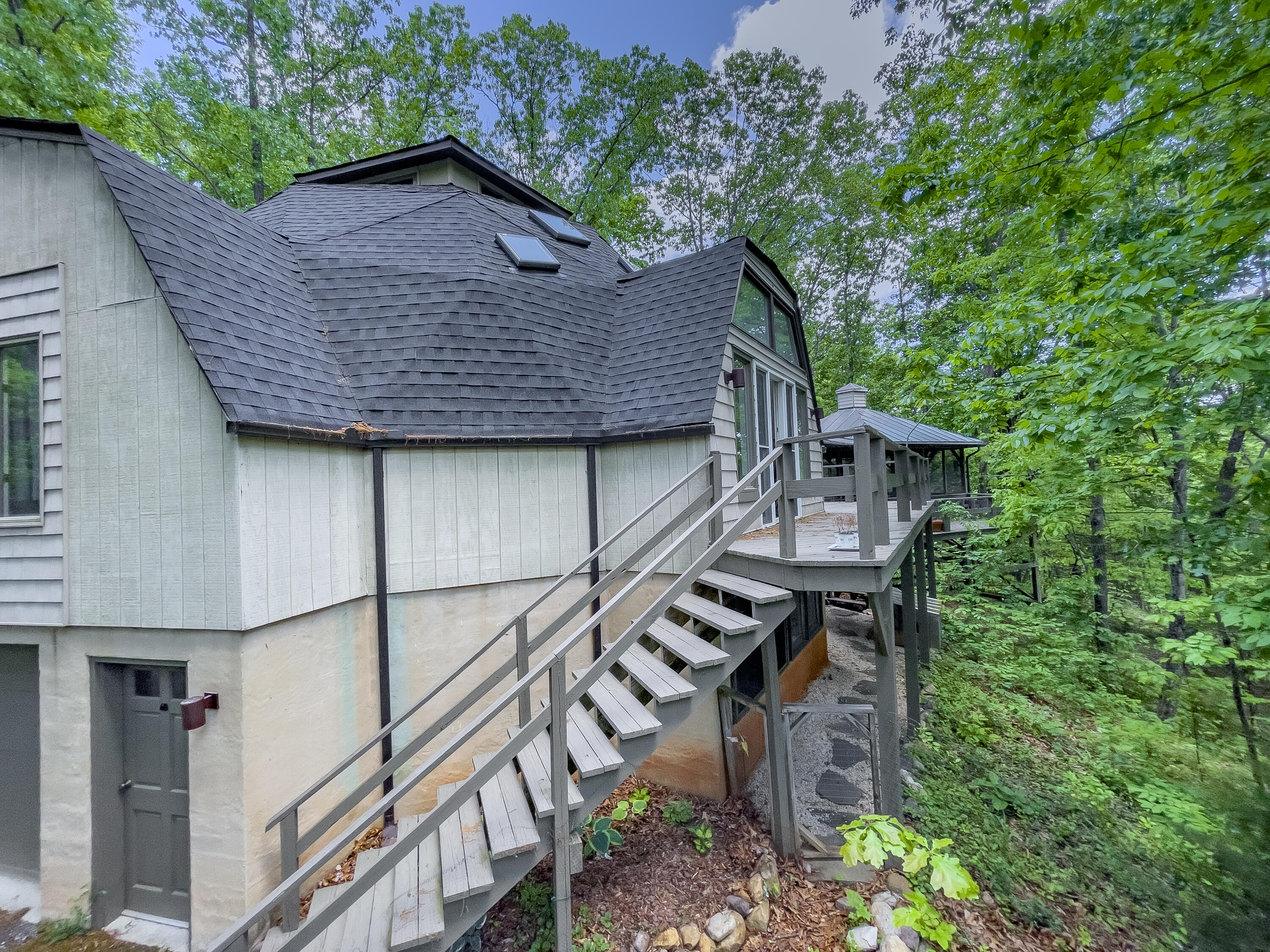 68 Little House Ln