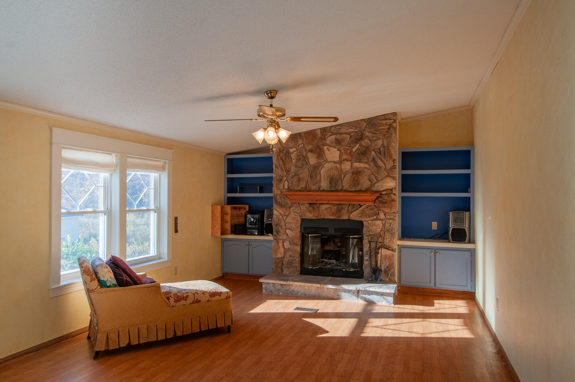 68 Woodrow Ln