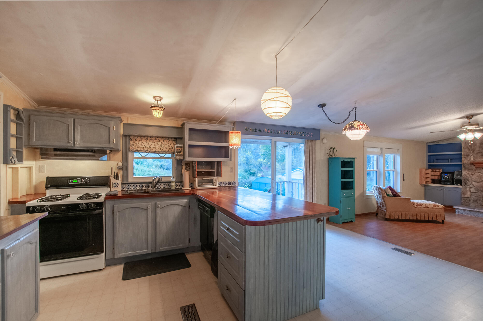 68 Woodrow Ln