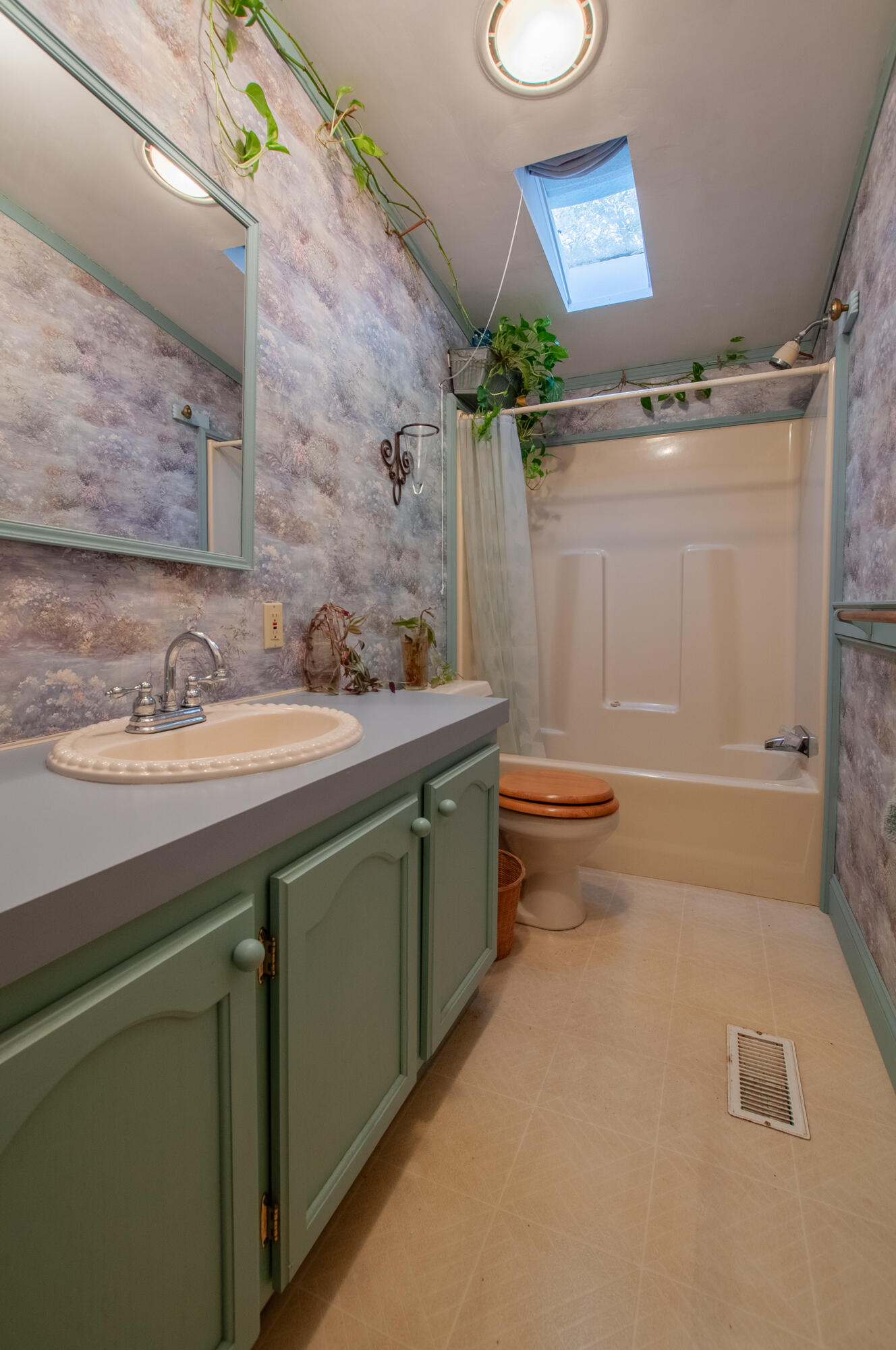 68 Woodrow Ln