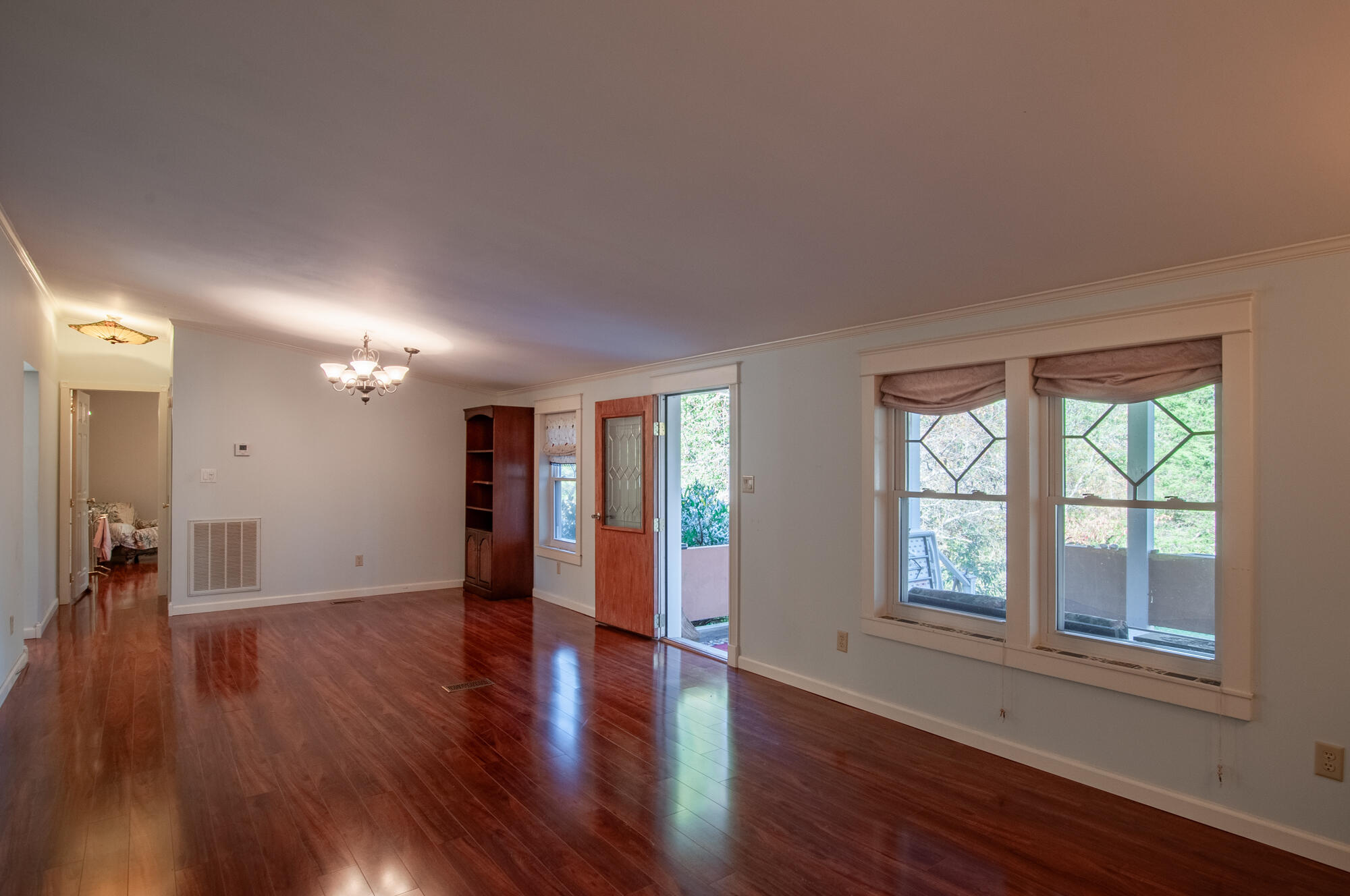68 Woodrow Ln