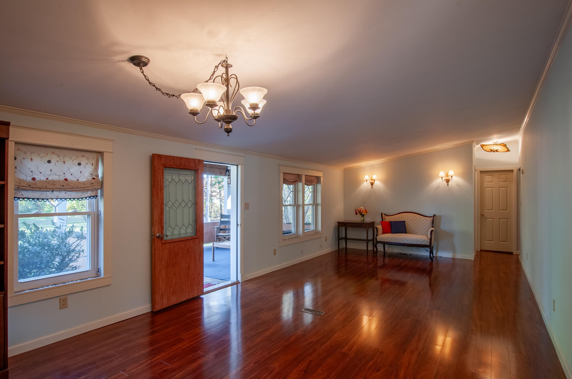 68 Woodrow Ln