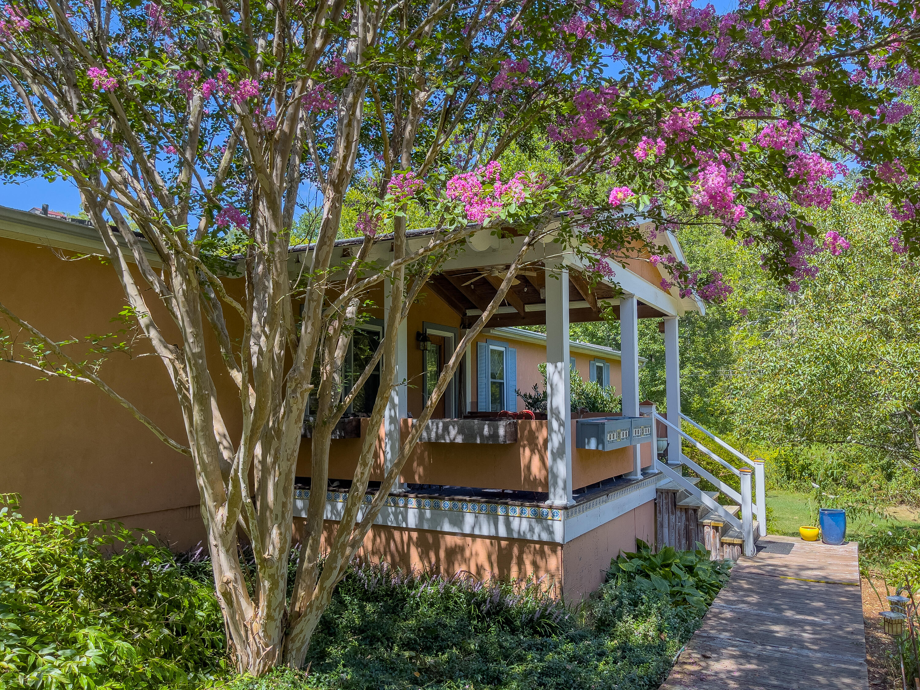 68 Woodrow Ln