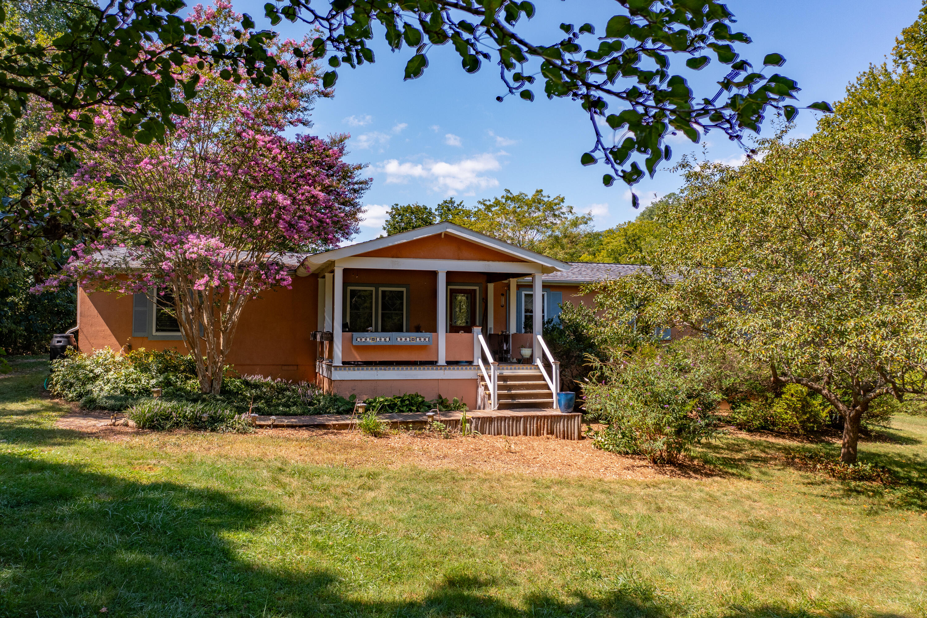 68 Woodrow Ln