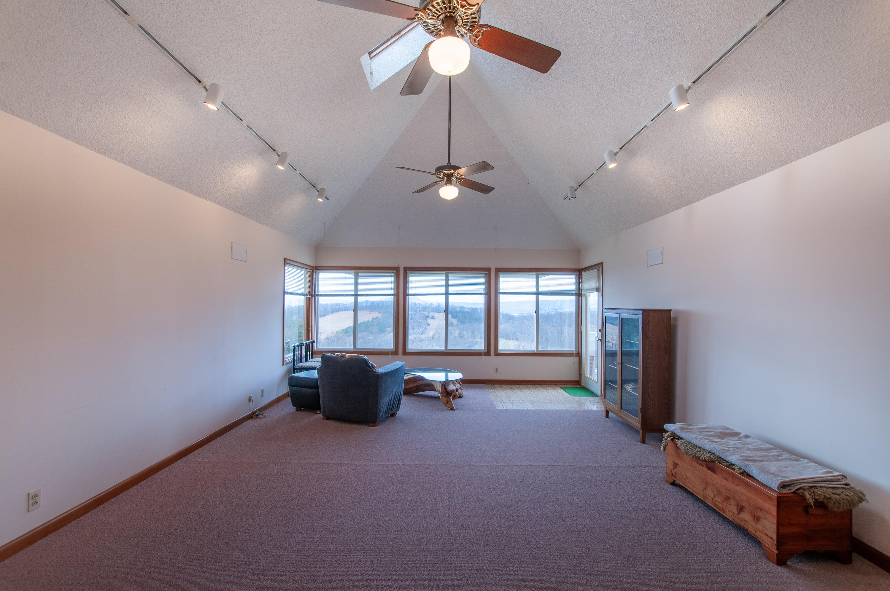 106 Merrick Ln