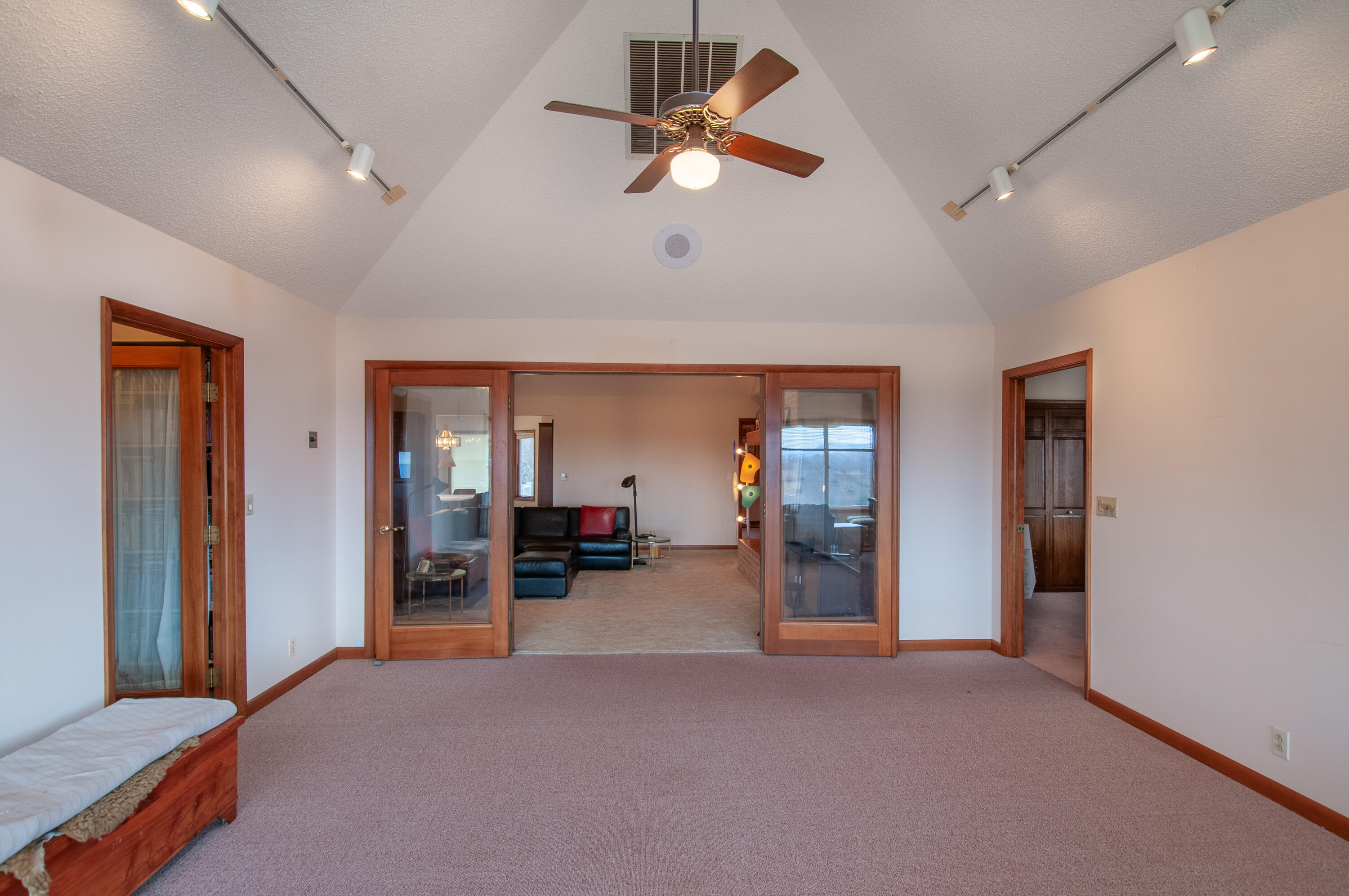 106 Merrick Ln