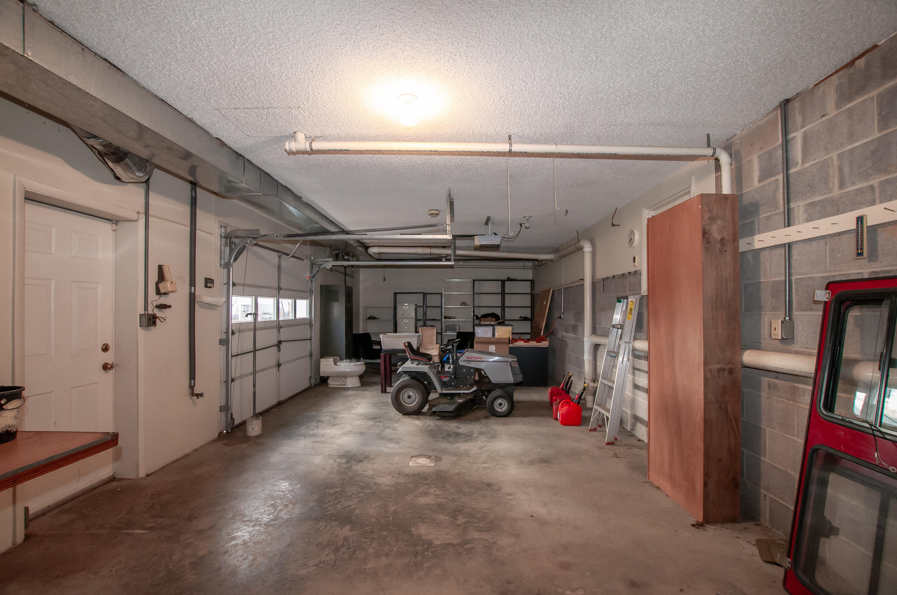 106 Merrick Ln