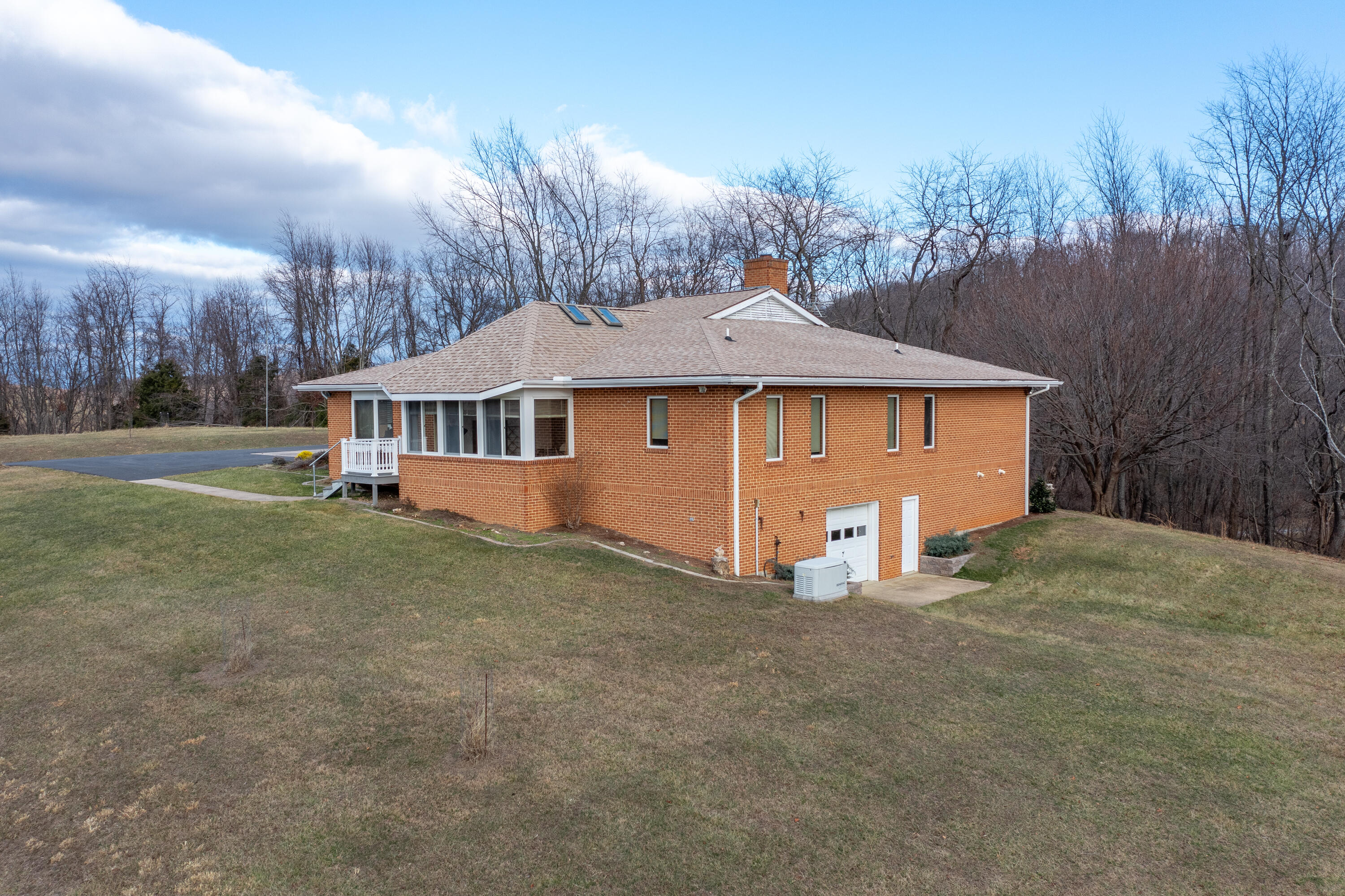 106 Merrick Ln