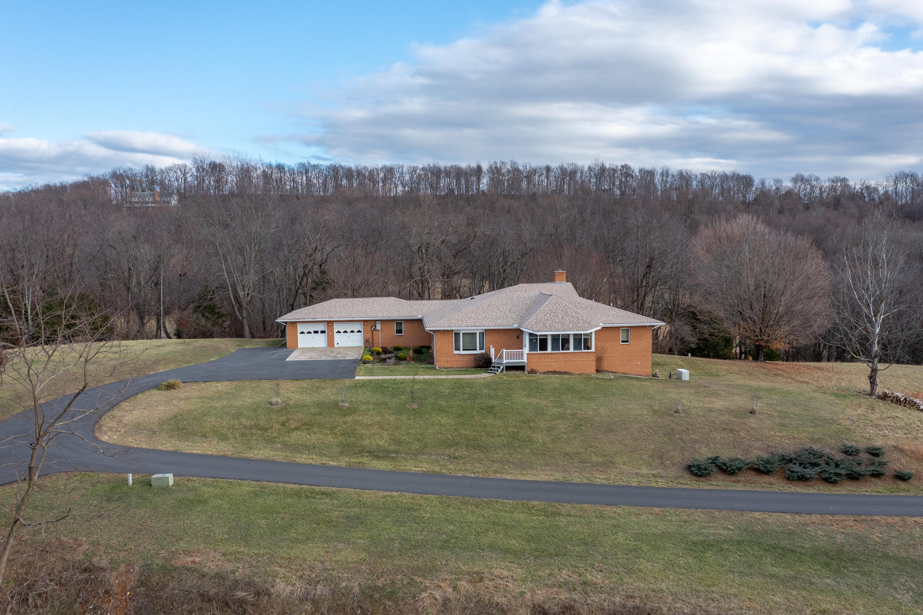 106 Merrick Ln
