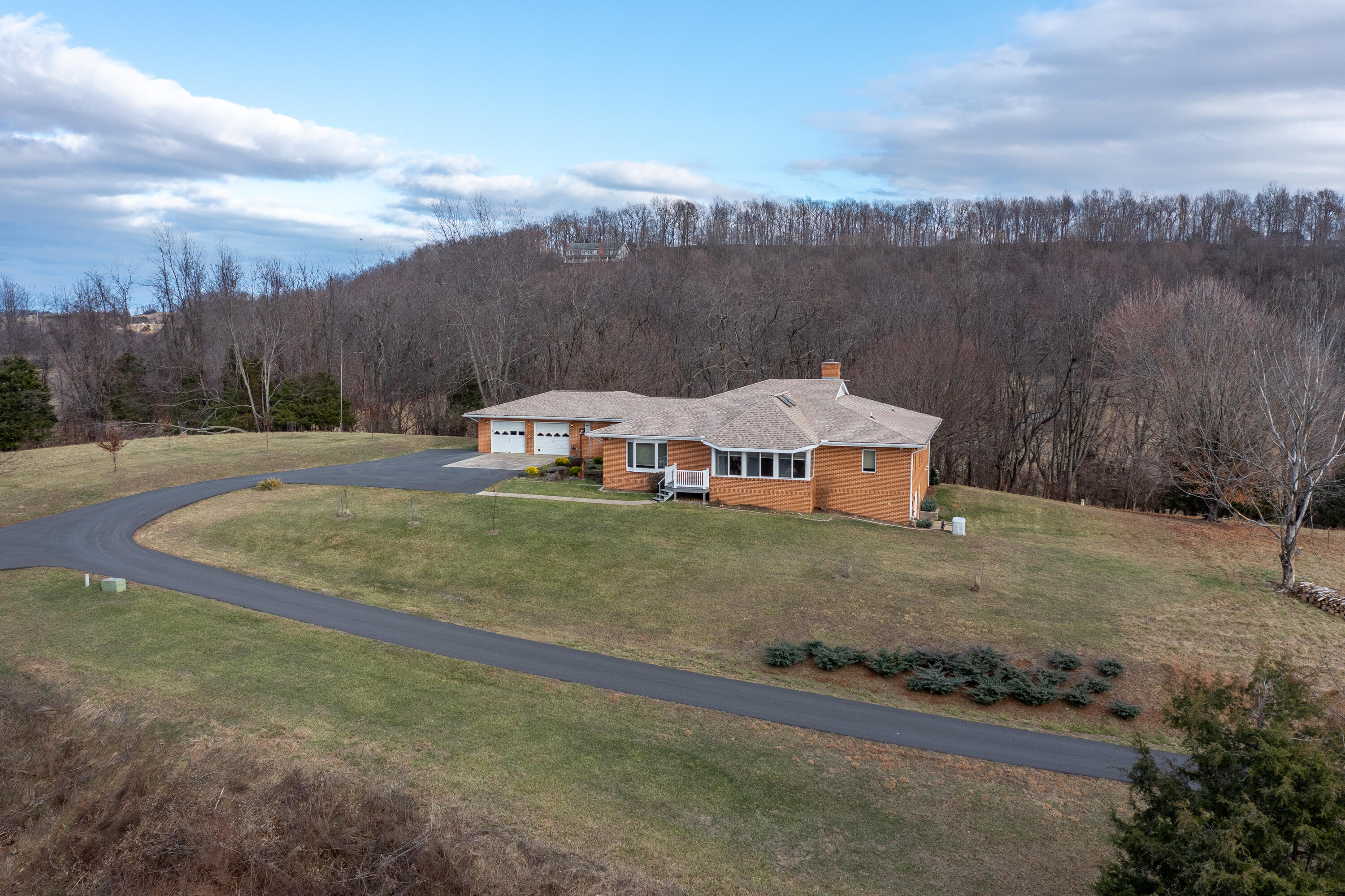 106 Merrick Ln