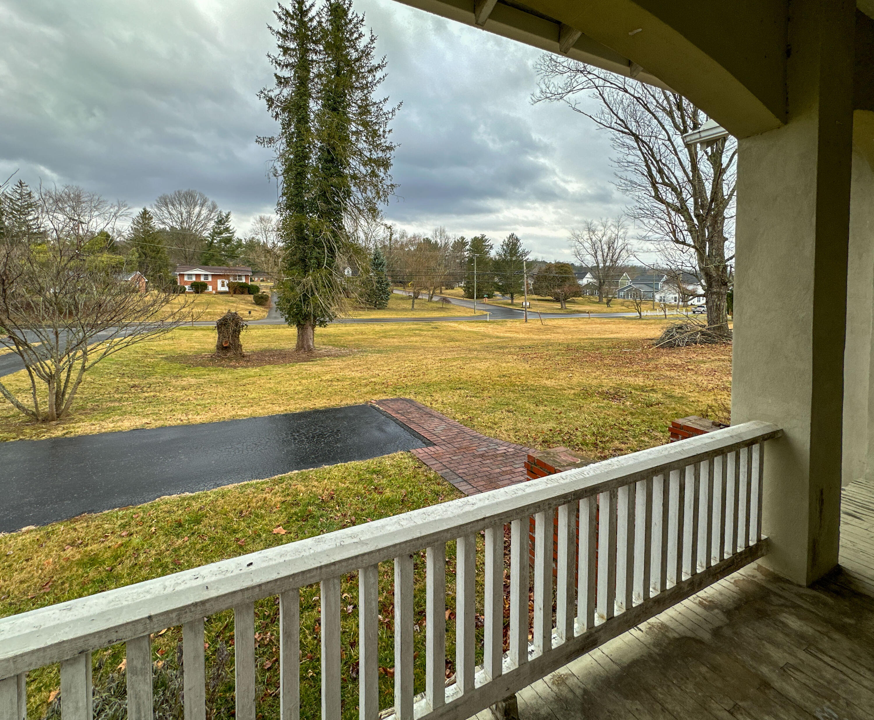 911 Thornhill Rd