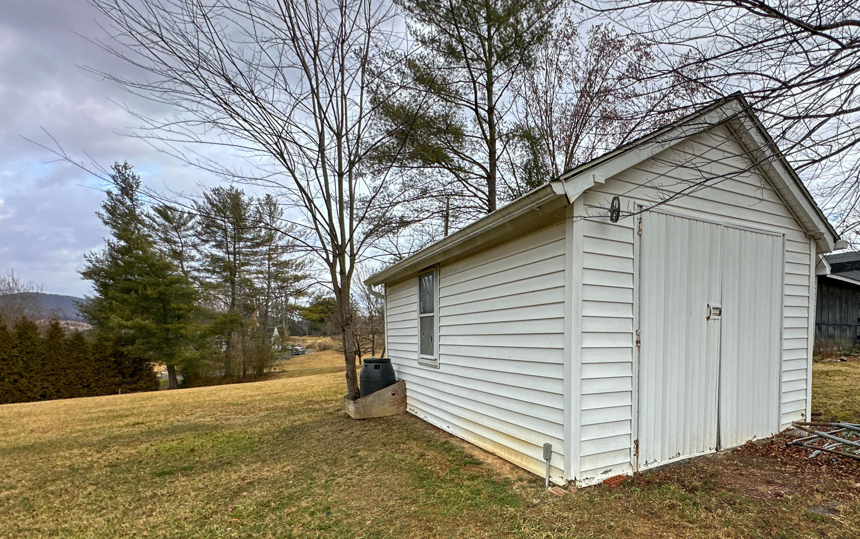 911 Thornhill Rd