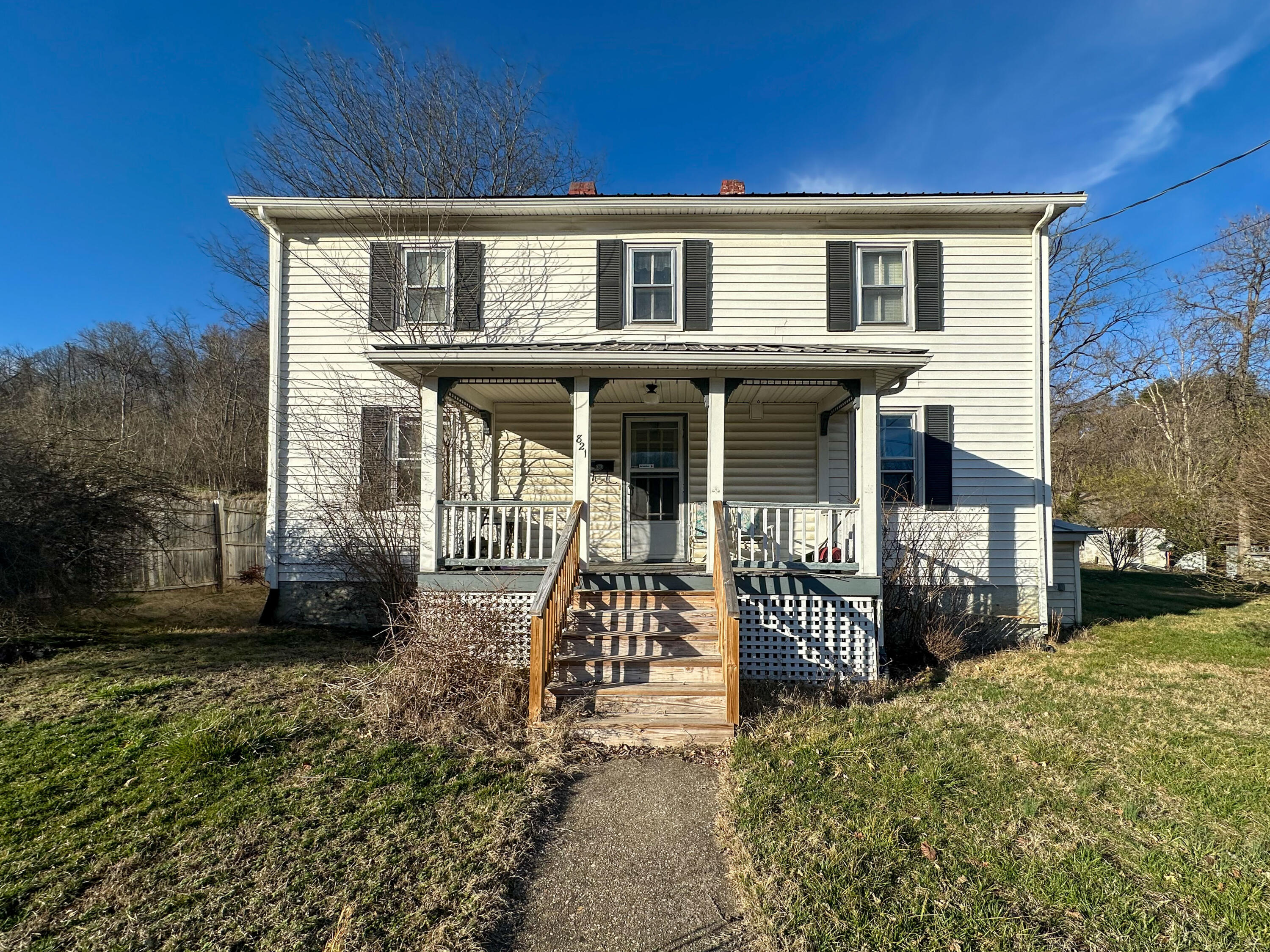 821 Orchard Ave