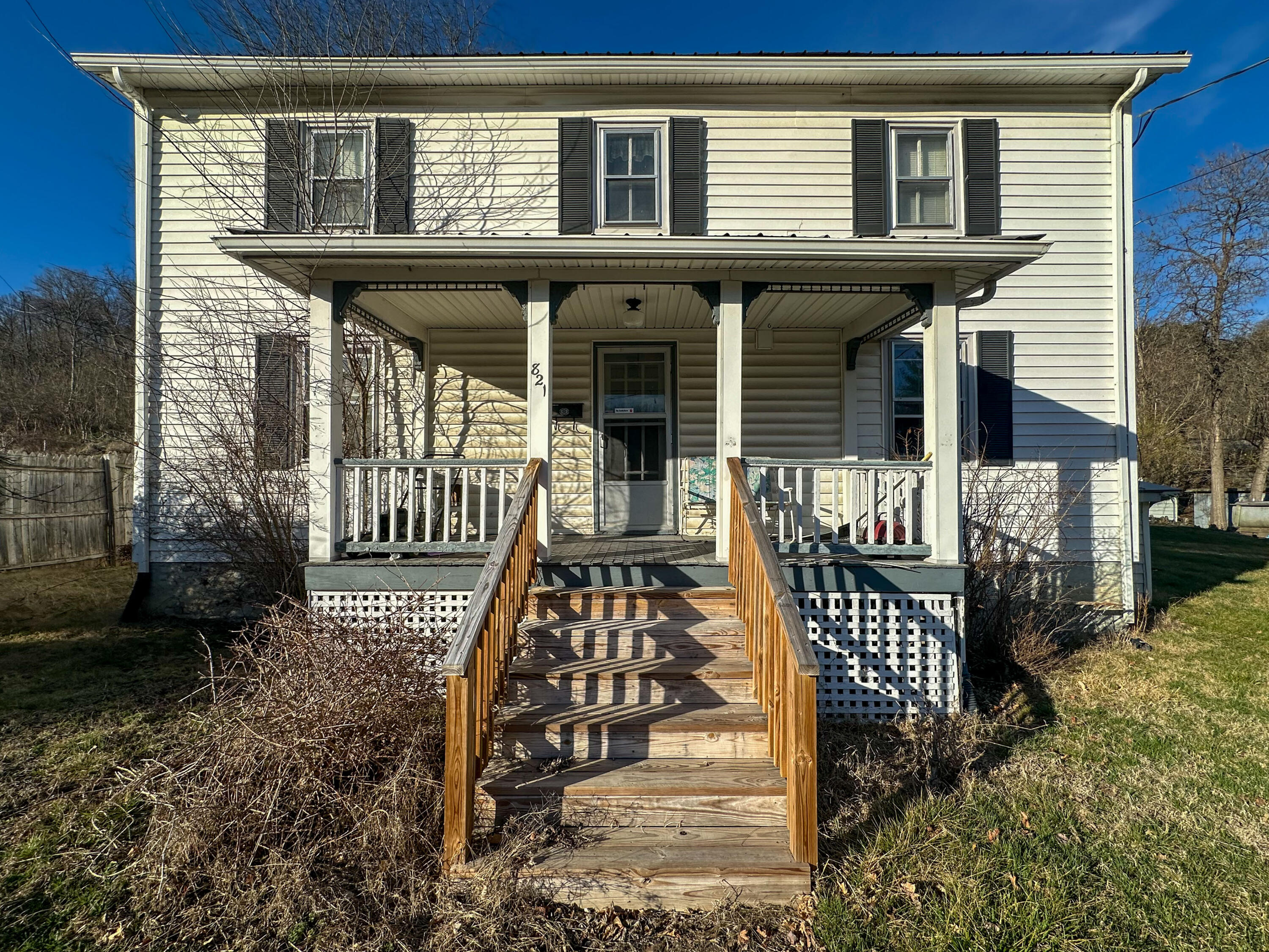 821 Orchard Ave