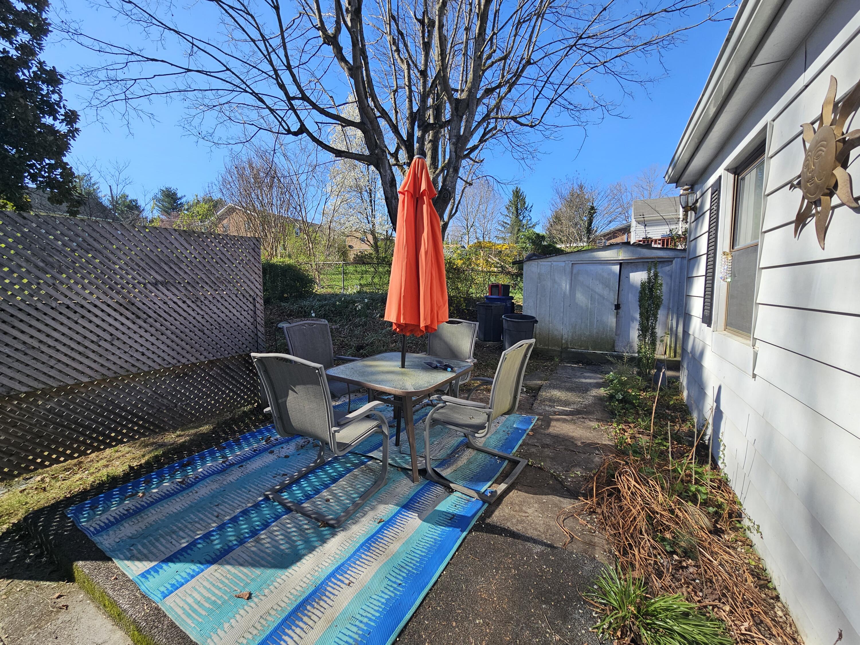 306 Walker St