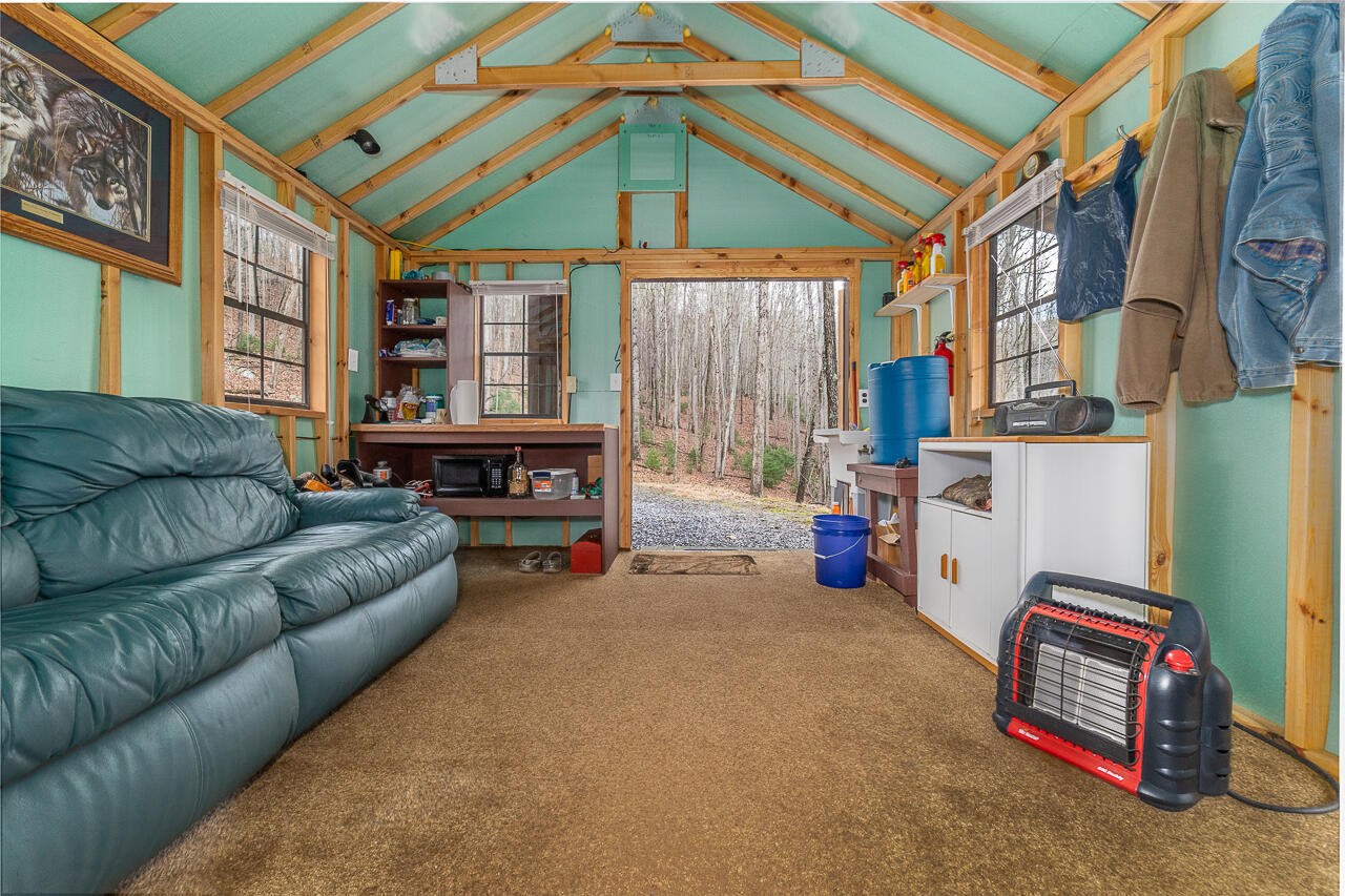 440 Acres Pig Run Rd