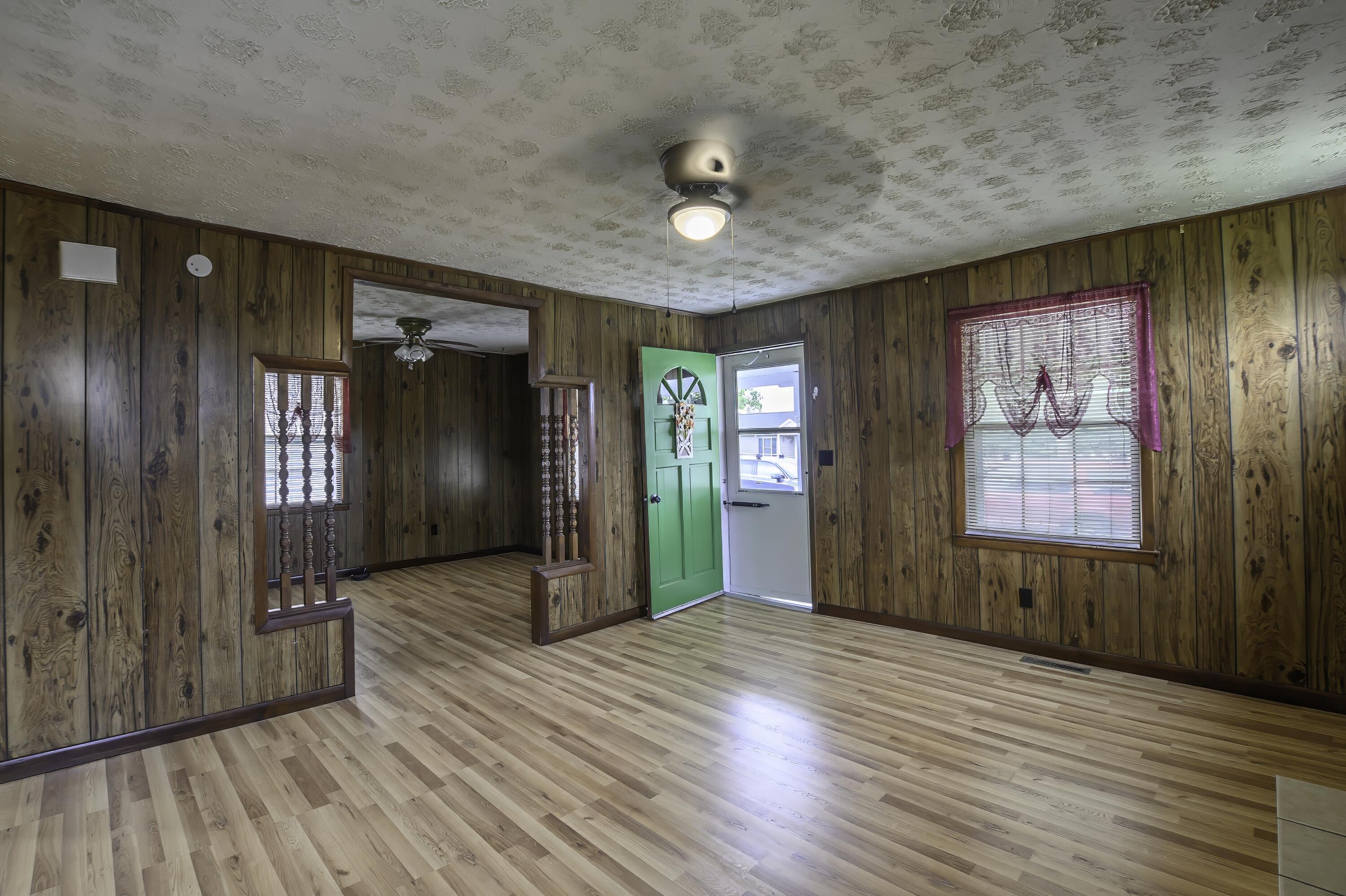 1252 Chestnut Ave