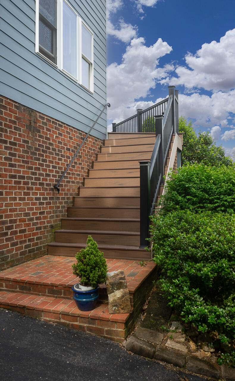 7 Hamilton Dr