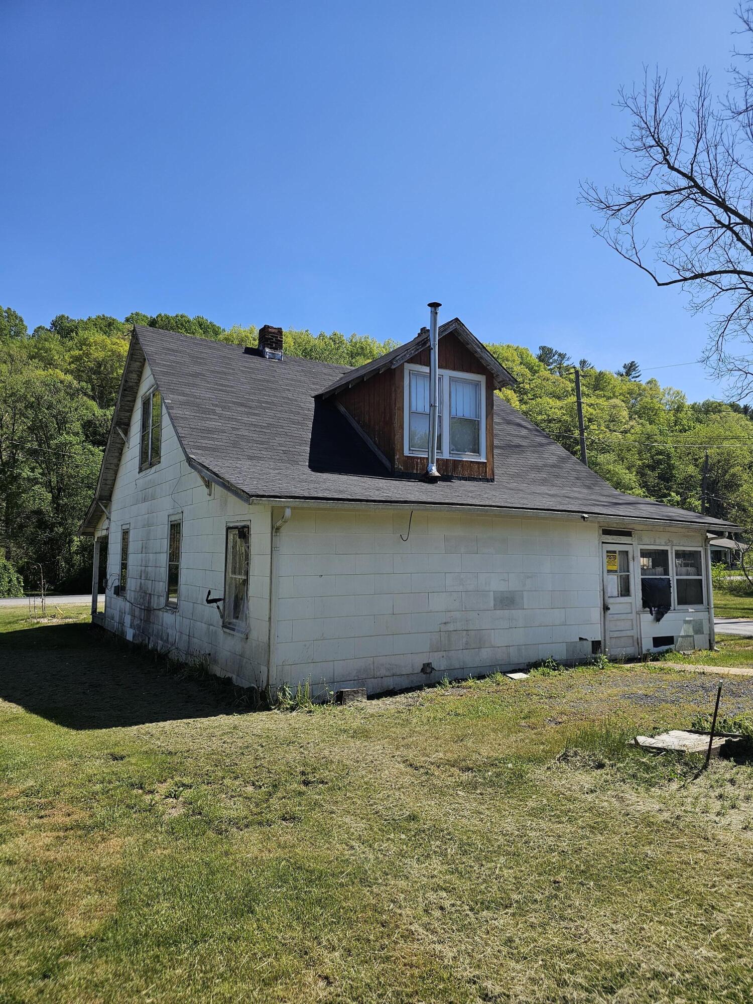 290 W. RailRoad Ave
