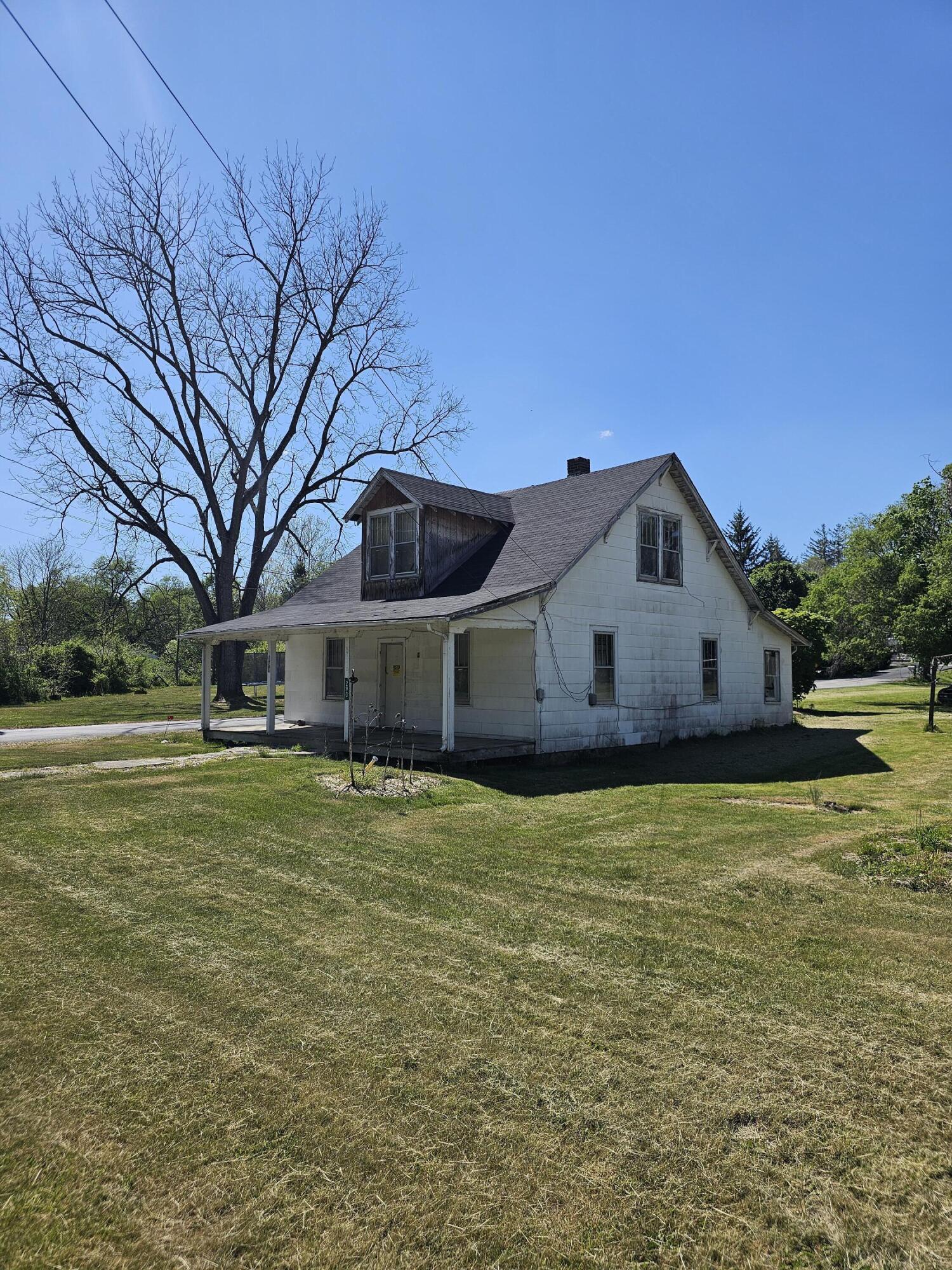 290 W. RailRoad Ave