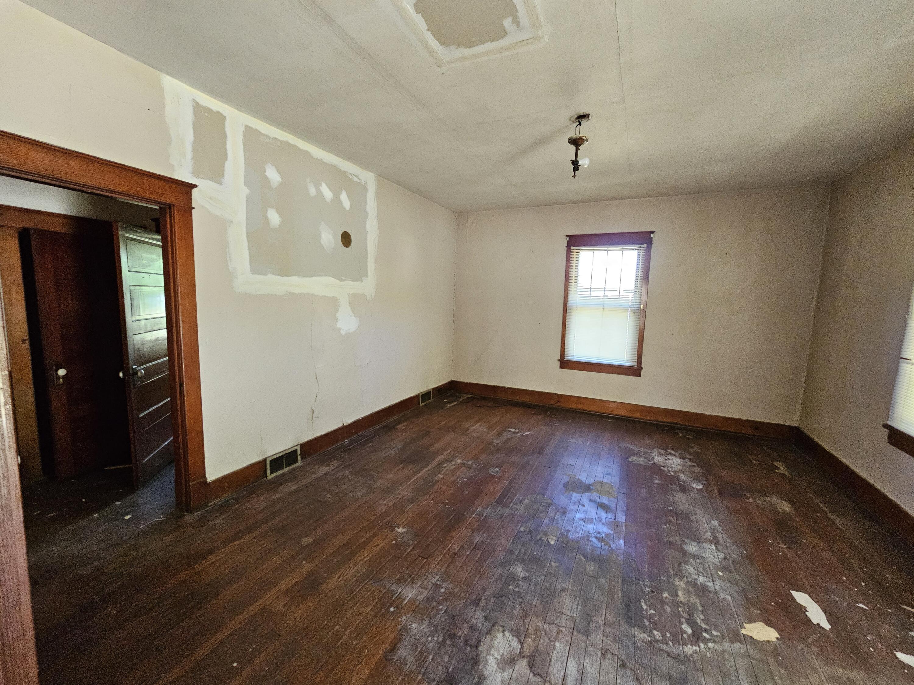 290 W. RailRoad Ave