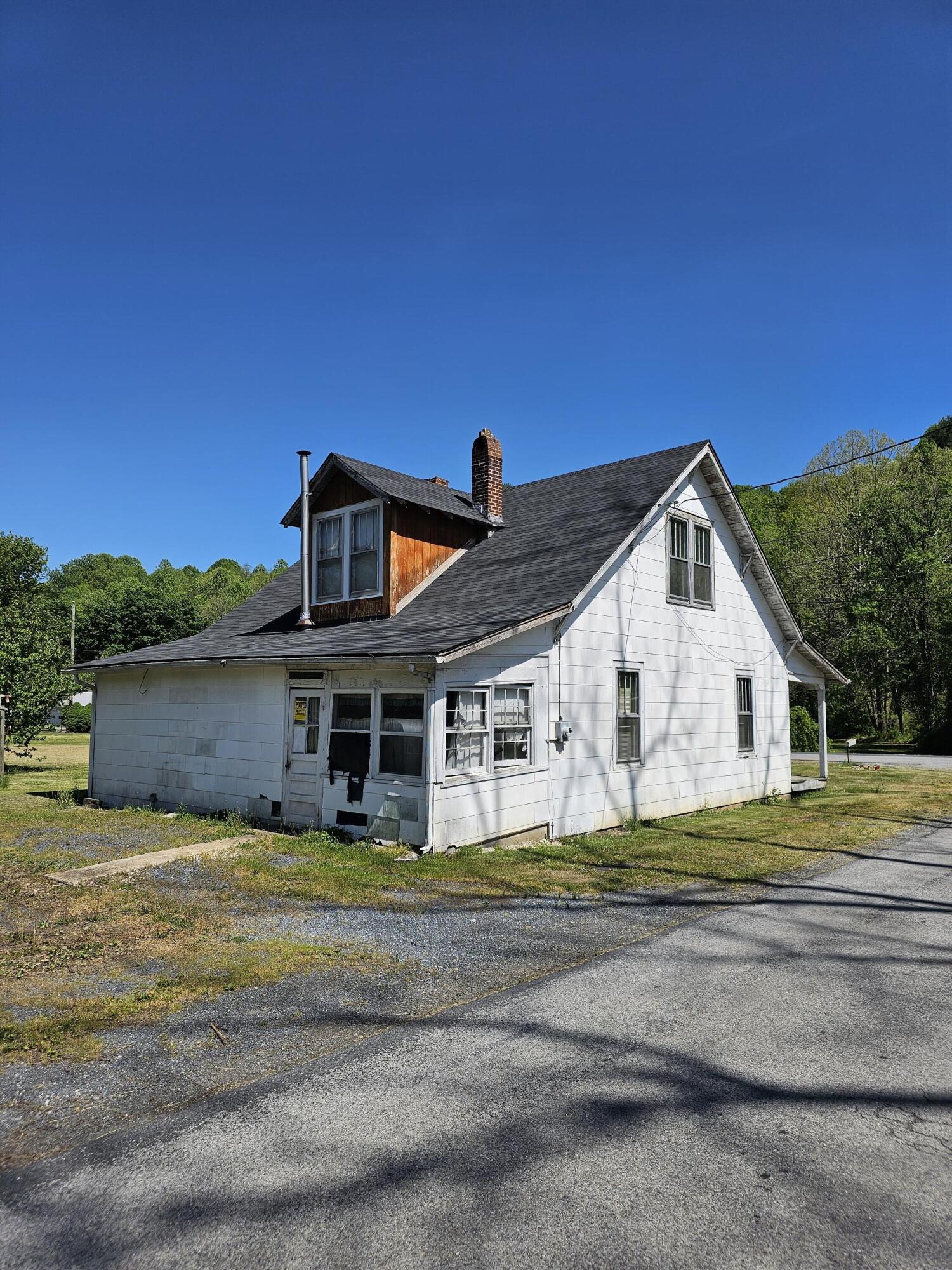 290 W. RailRoad Ave