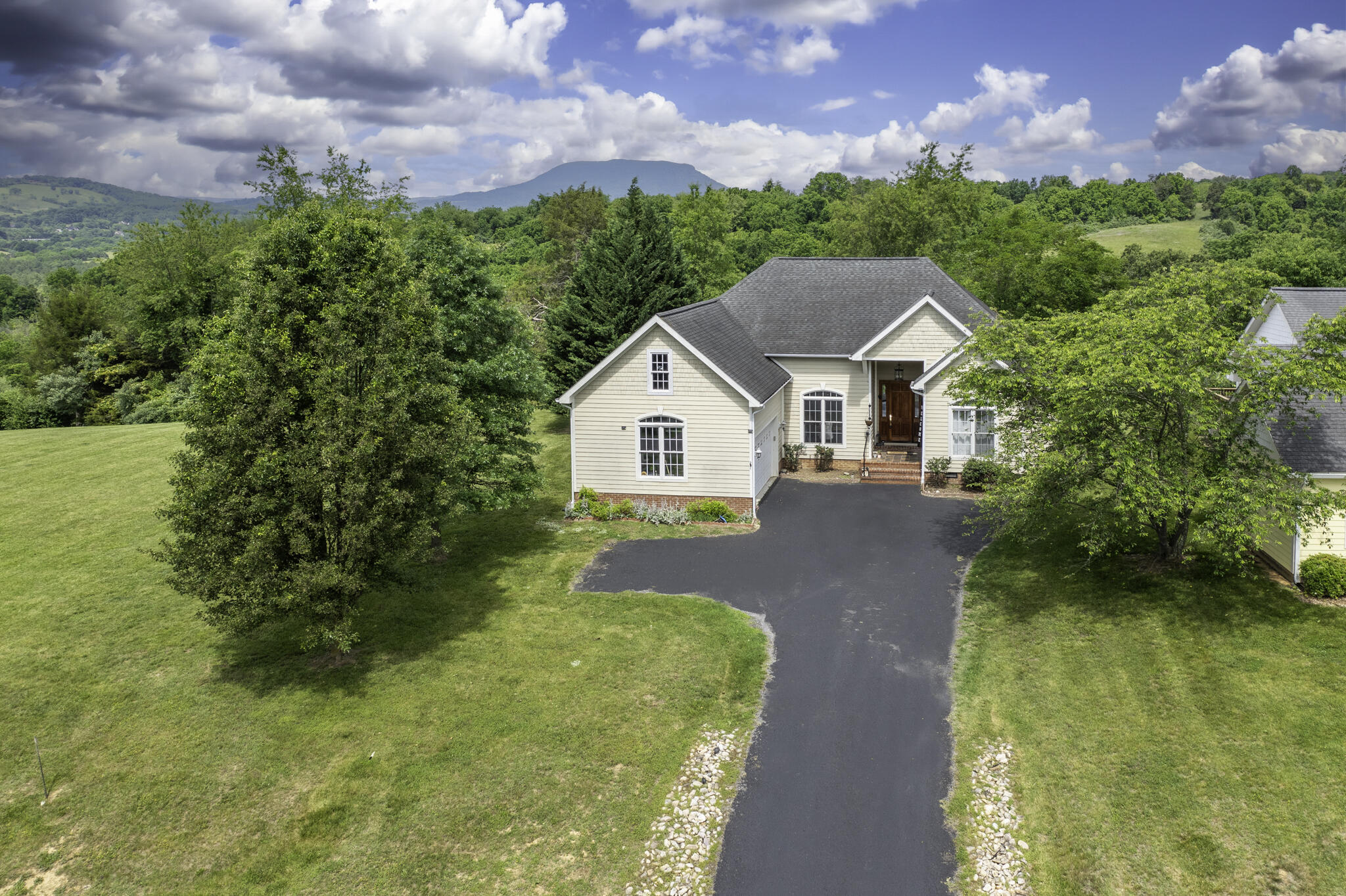 71 Woodridge Ln