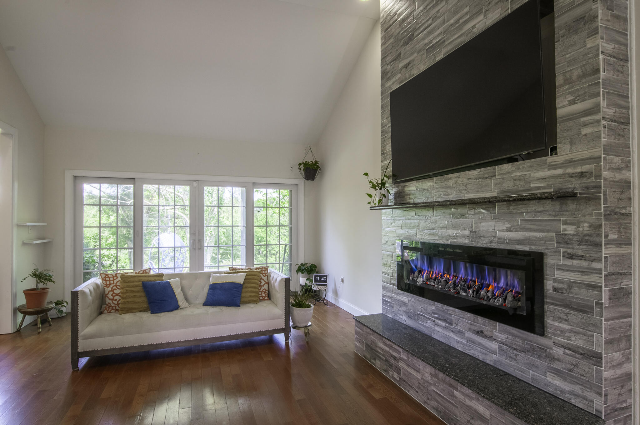 71 Woodridge Ln