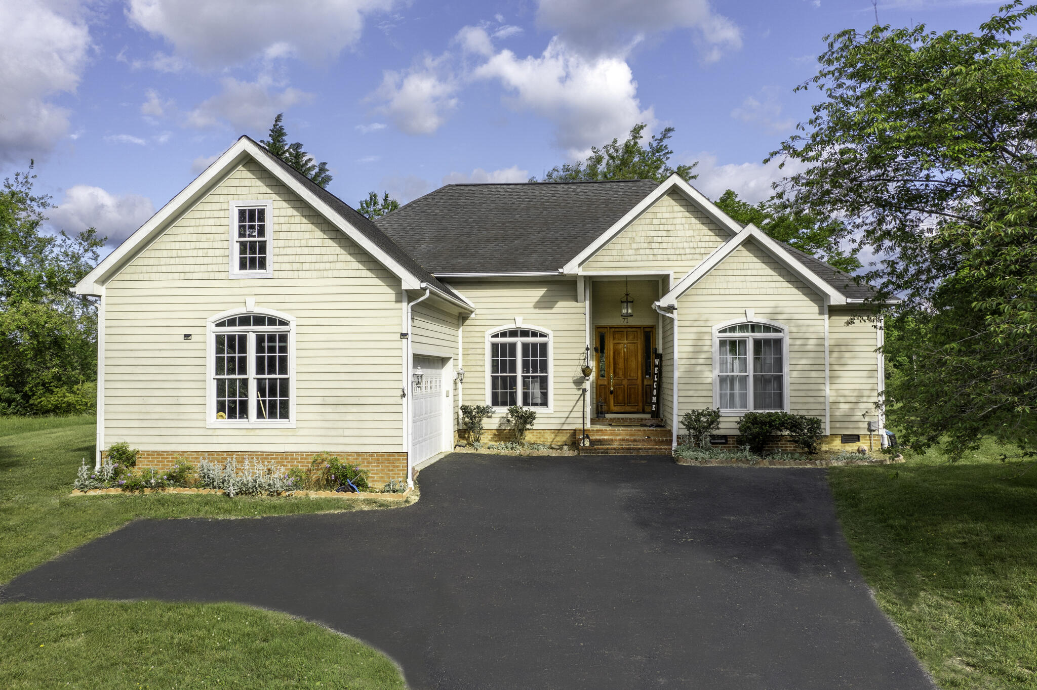 71 Woodridge Ln