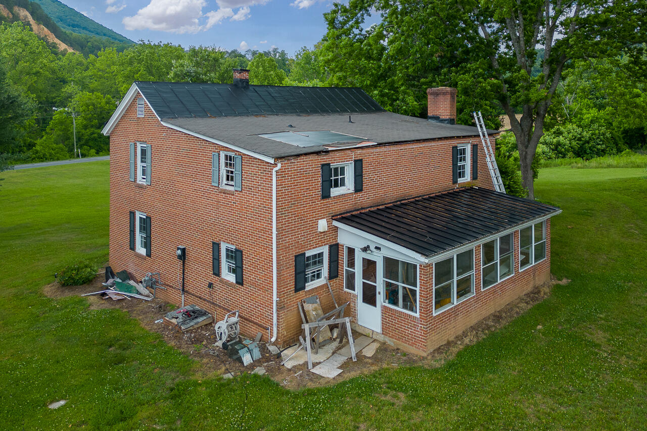 2853 River Rd