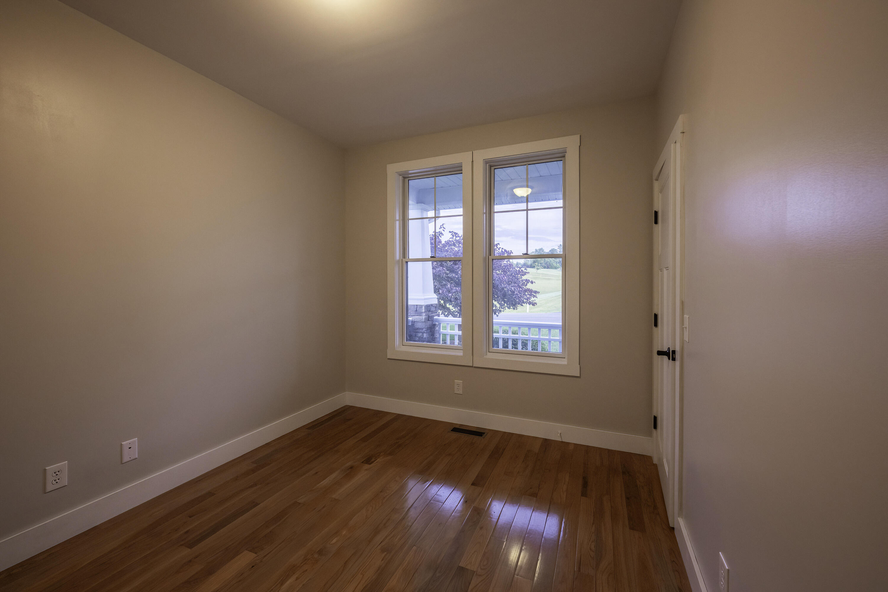 40 Cora Ln