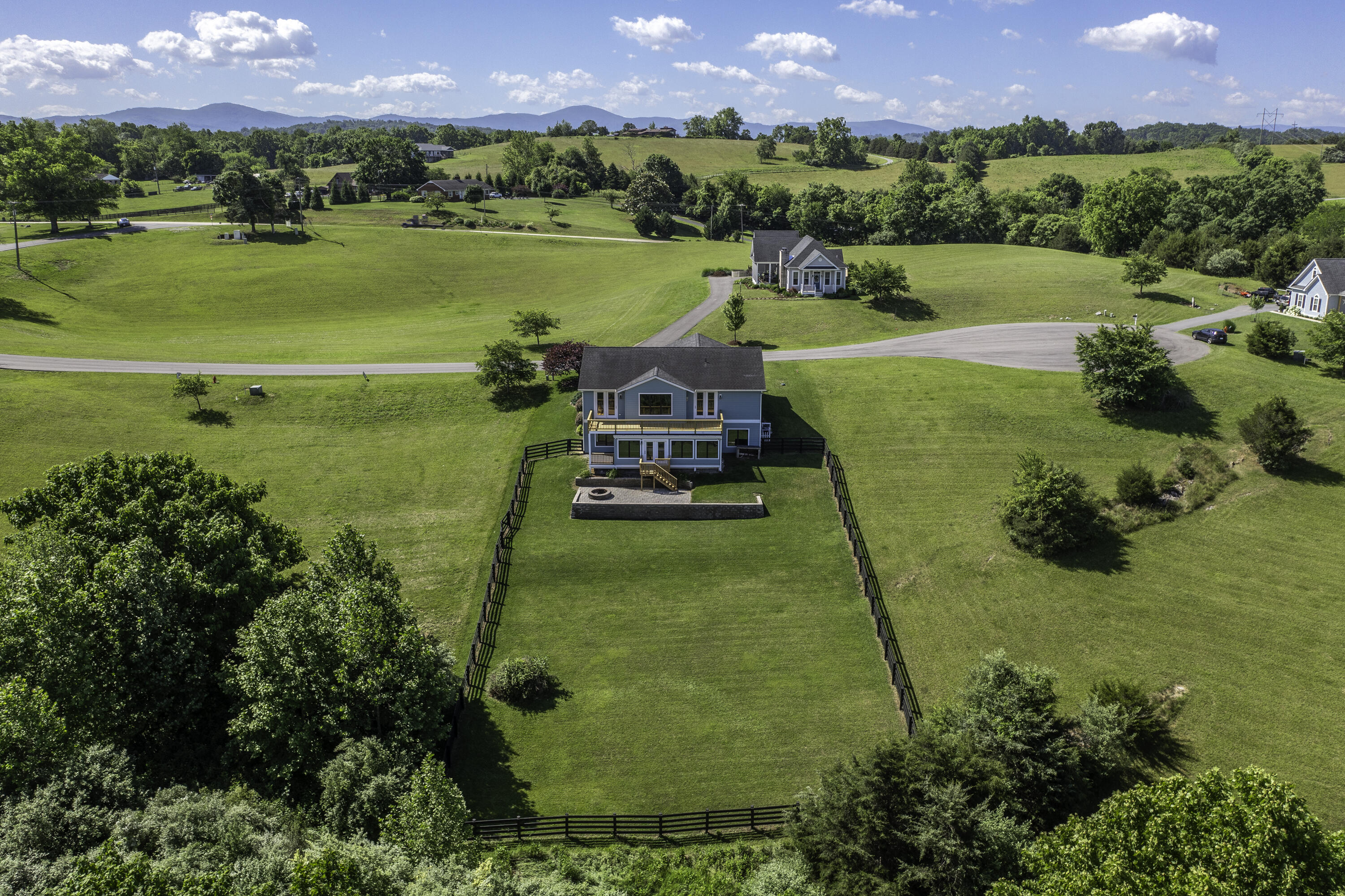 40 Cora Ln