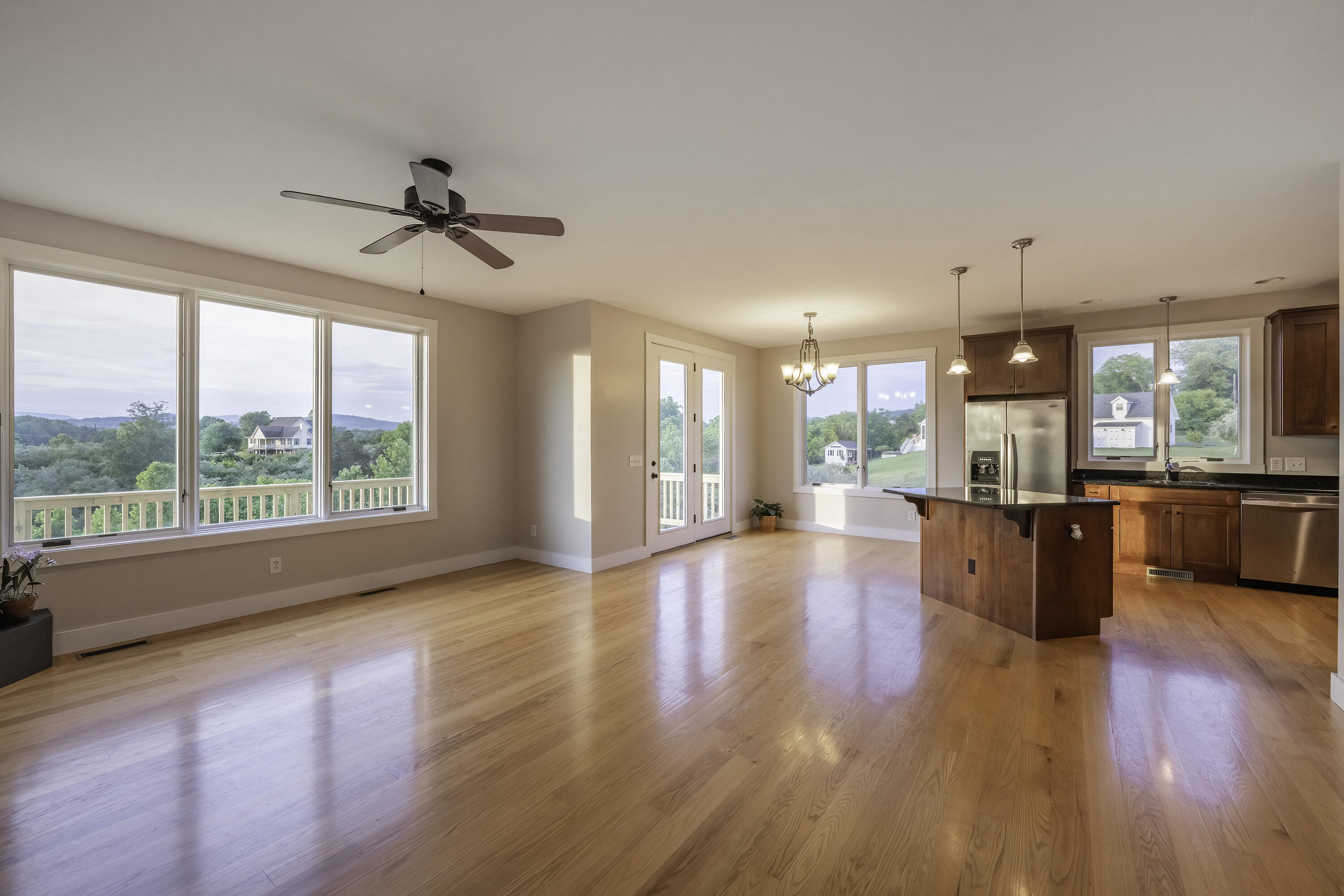 40 Cora Ln