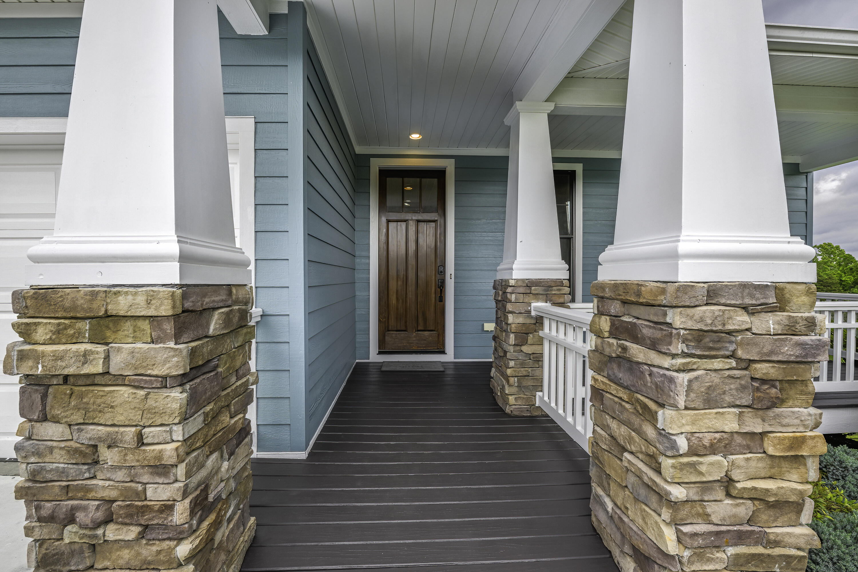 40 Cora Ln