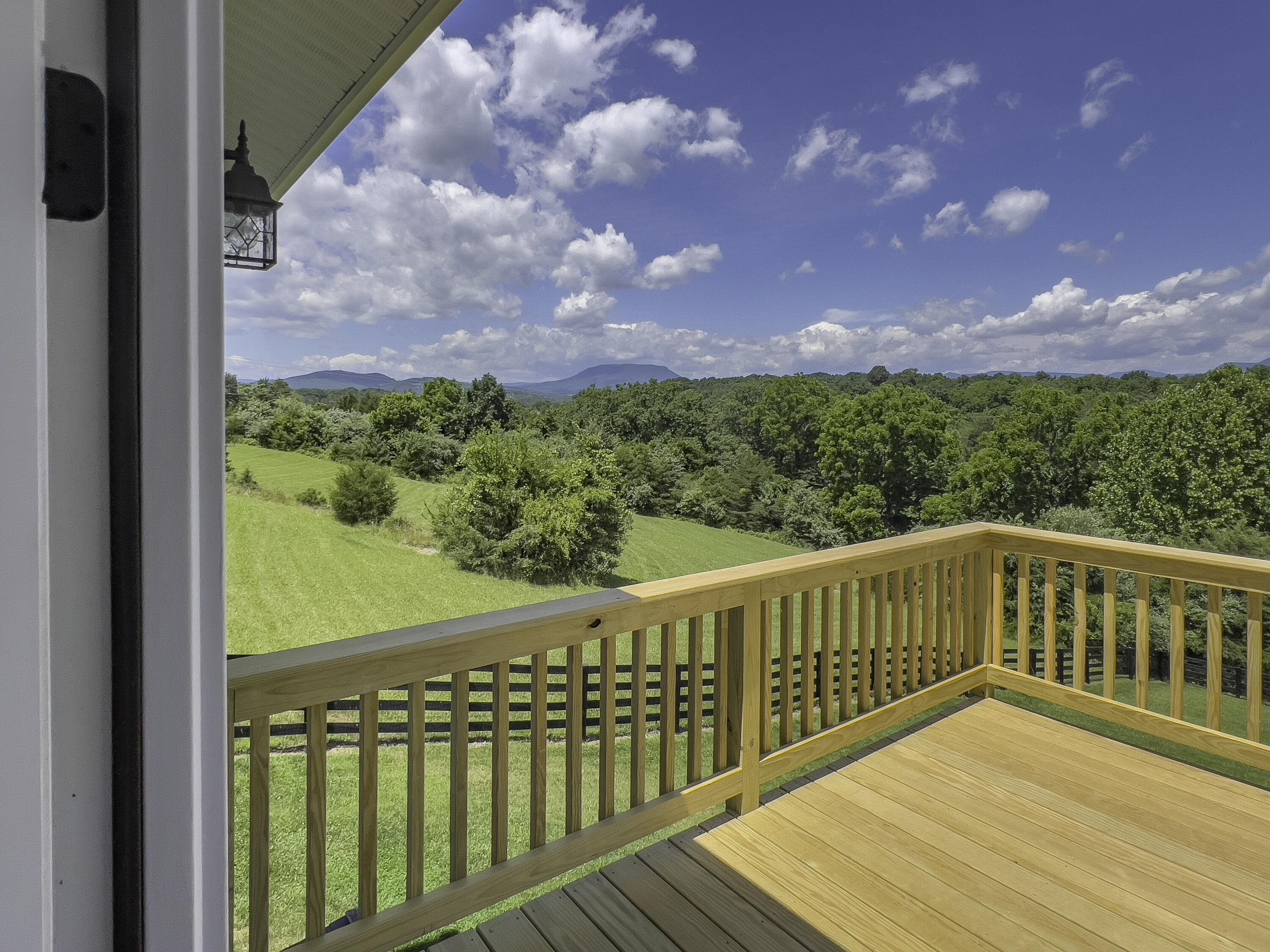 40 Cora Ln