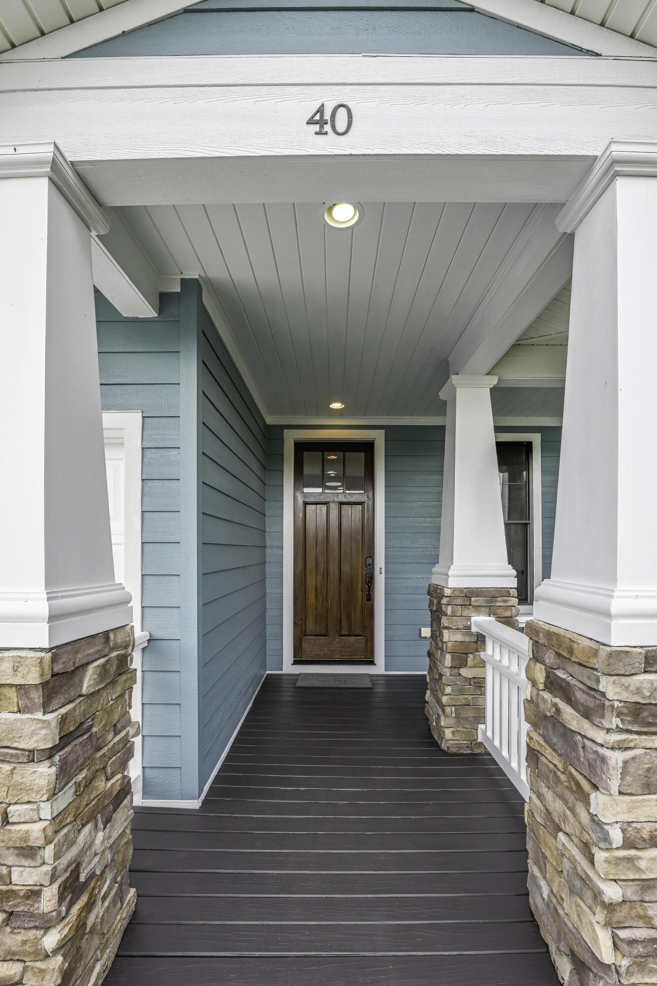 40 Cora Ln